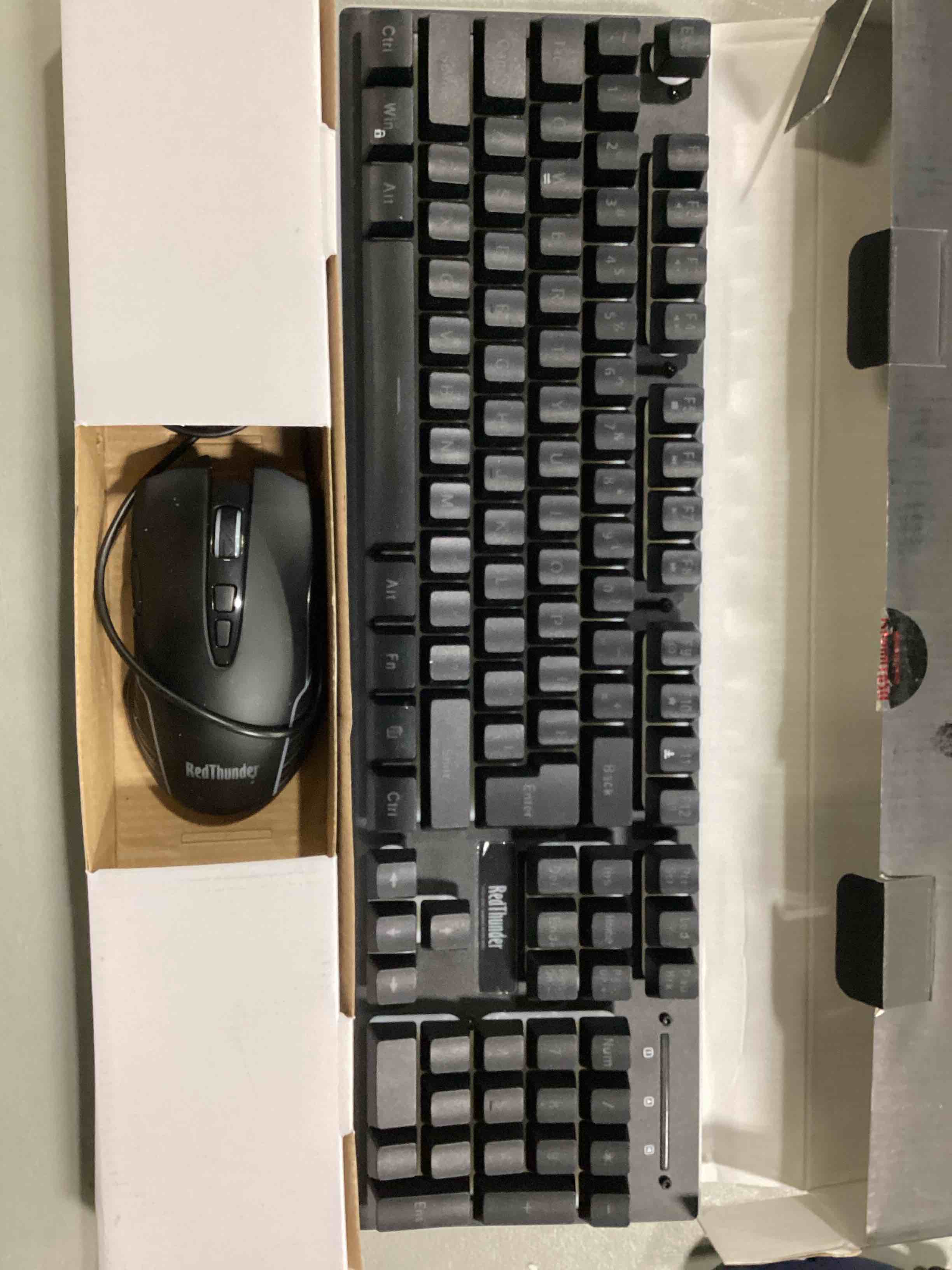 https://s3.amazonaws.com/lotting-images-prod/bidfta/RED5677301_1725028845893.jpeg