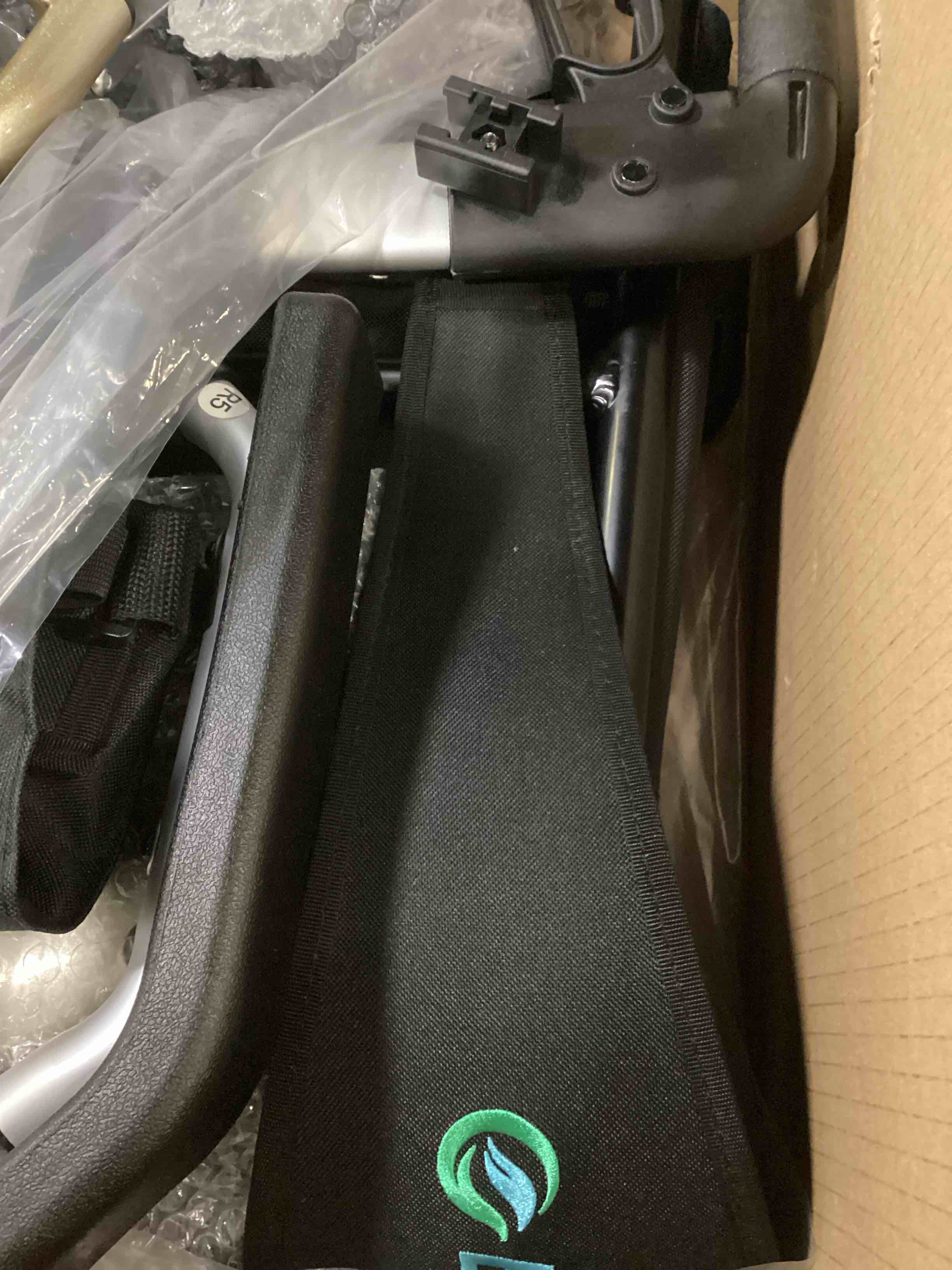 https://s3.amazonaws.com/lotting-images-prod/bidfta/RED5677368_1725368743487.jpeg