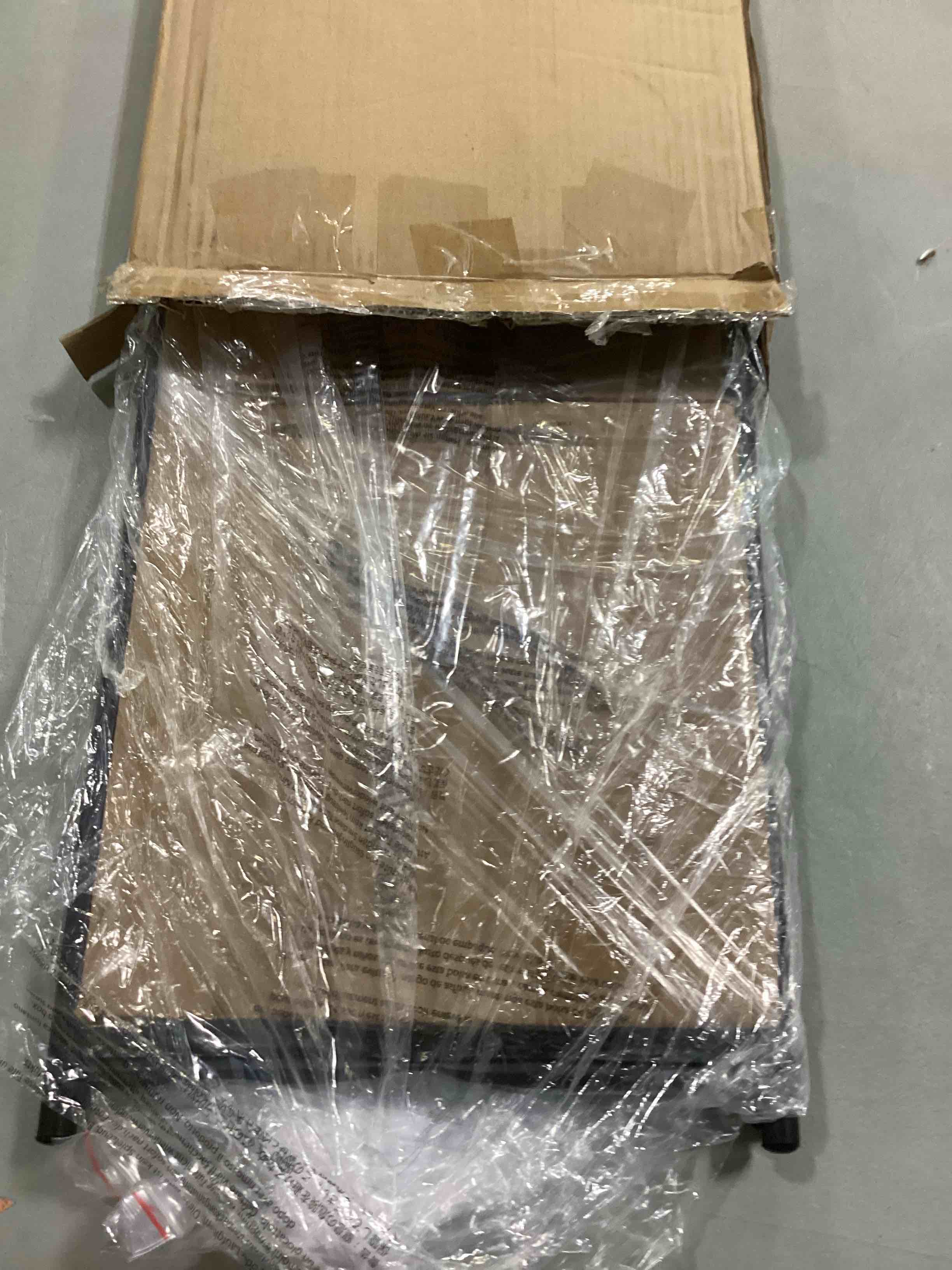 https://s3.amazonaws.com/lotting-images-prod/bidfta/RED5677467_1725457471050.jpeg