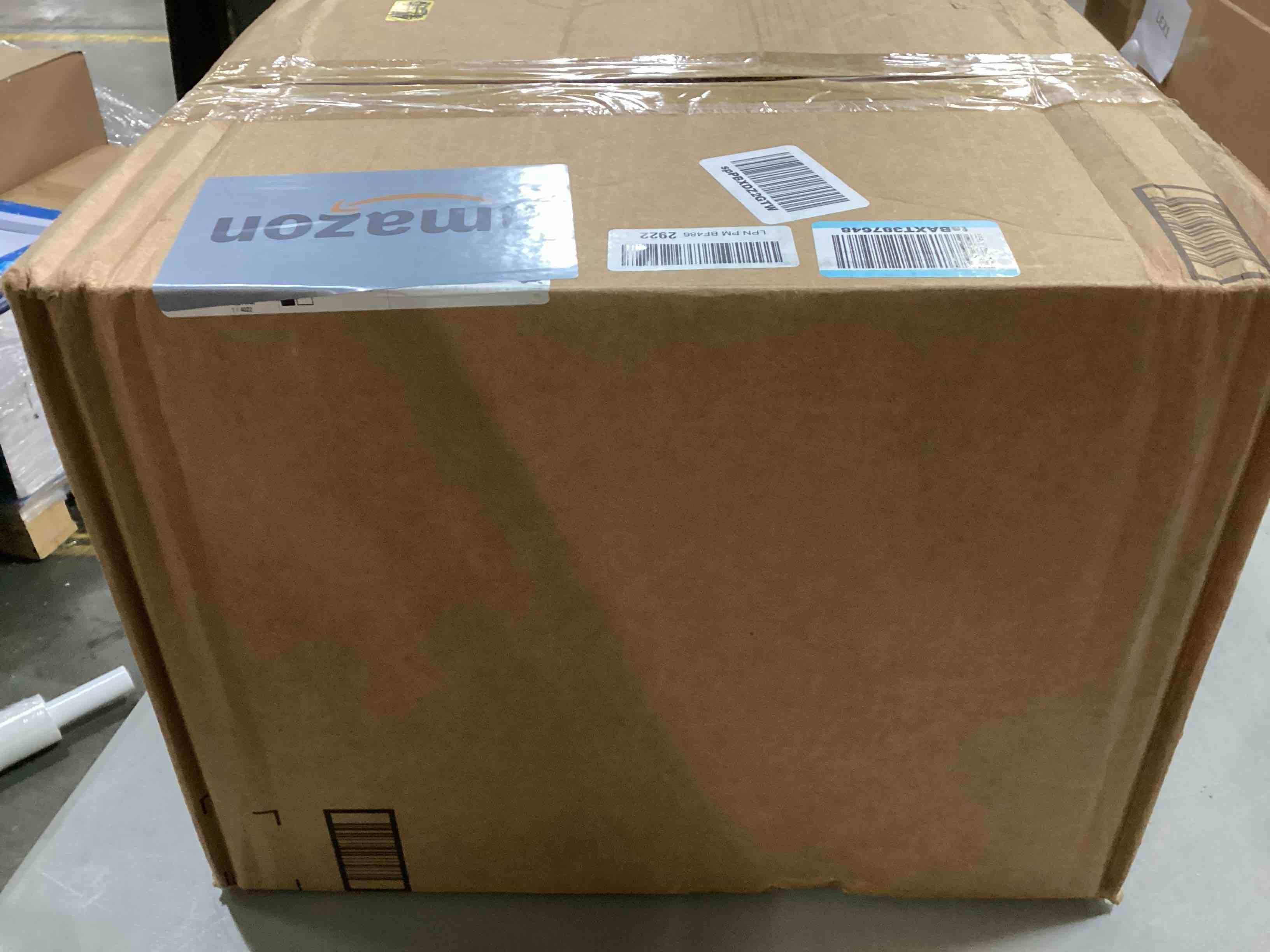 https://s3.amazonaws.com/lotting-images-prod/bidfta/RED5677692_1726056394272.jpeg
