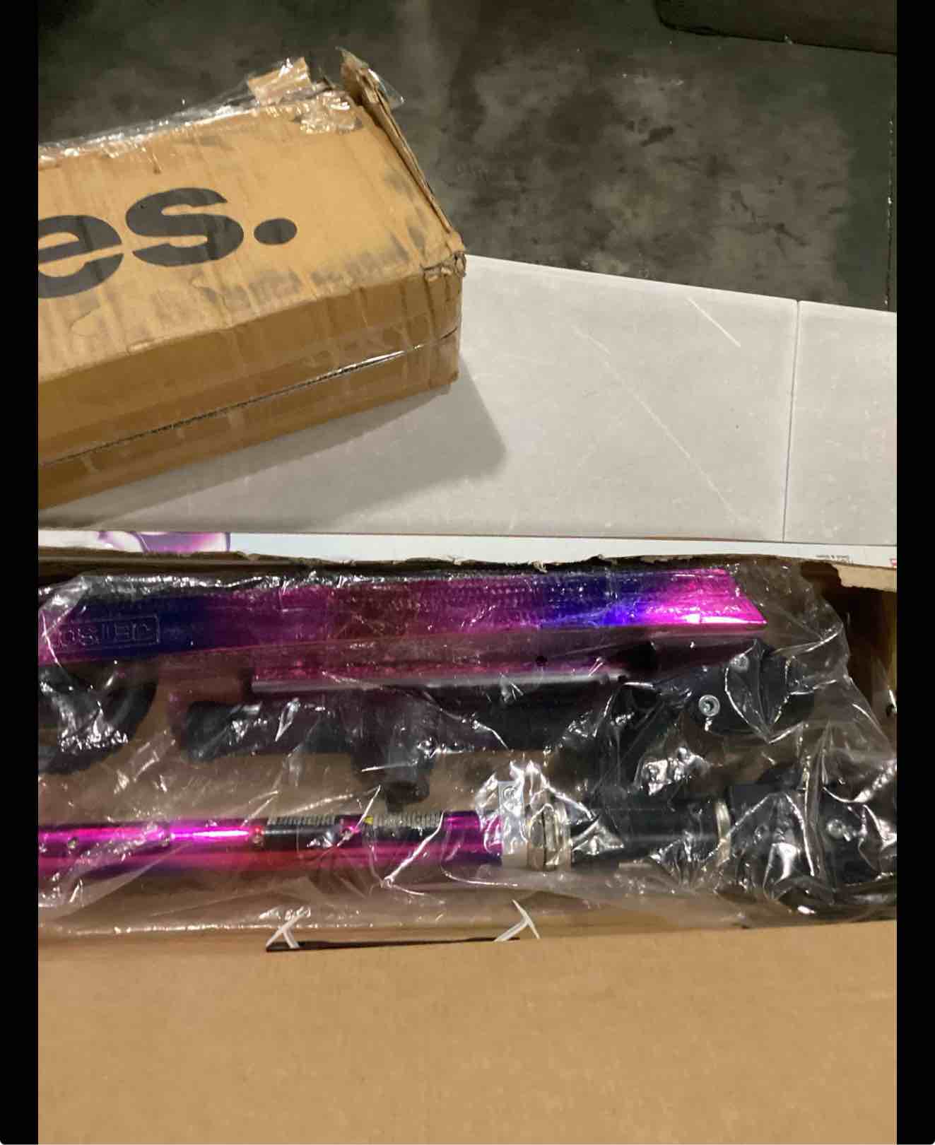 https://s3.amazonaws.com/lotting-images-prod/bidfta/RED5679017_1720630779508.jpeg