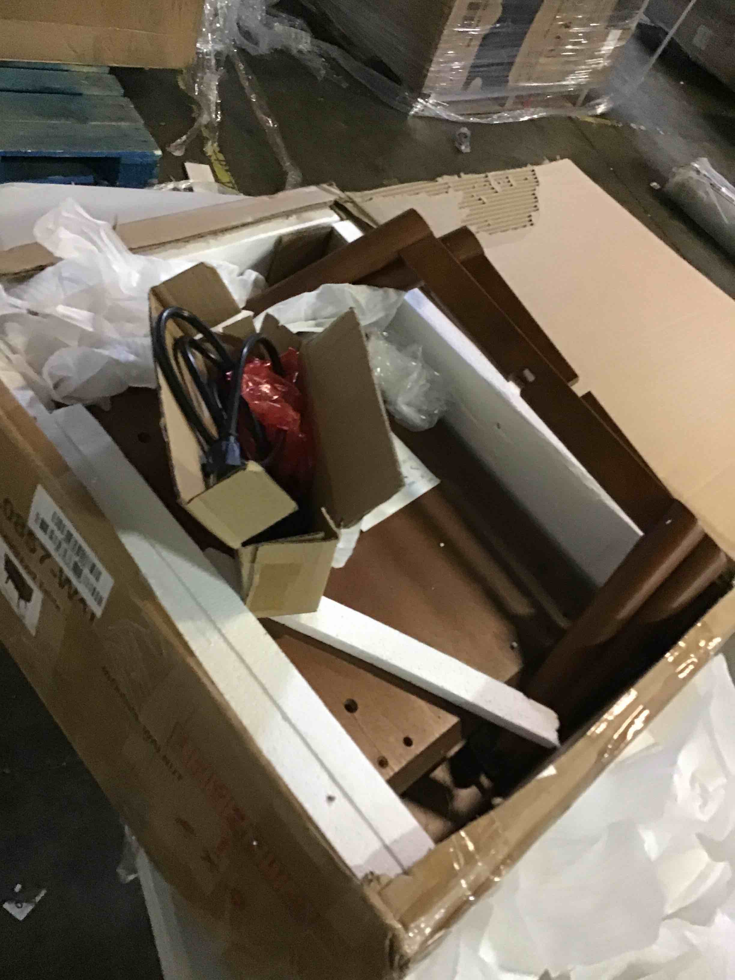 https://s3.amazonaws.com/lotting-images-prod/bidfta/RED5679551_1719326176042.jpeg