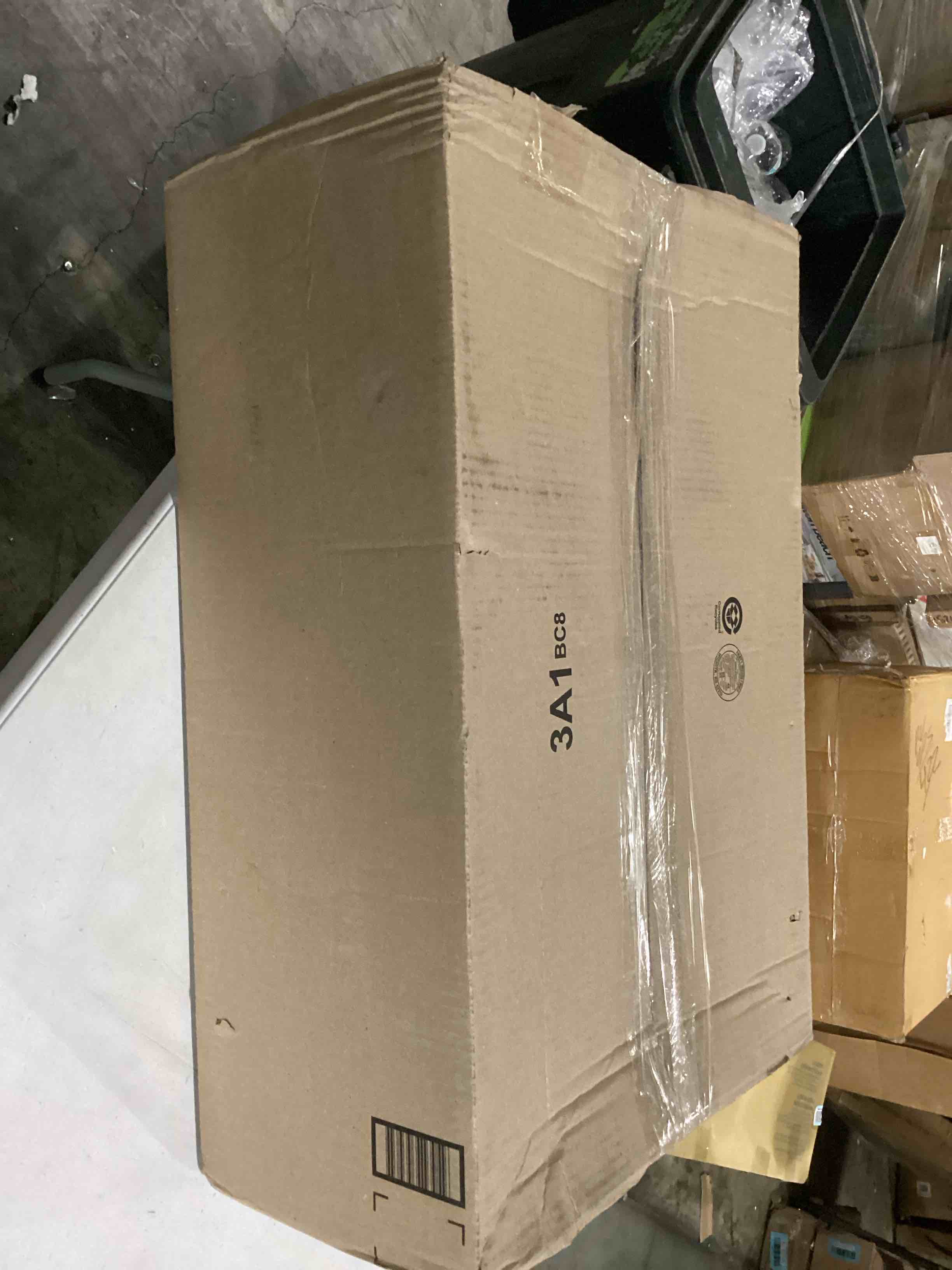 https://s3.amazonaws.com/lotting-images-prod/bidfta/RED5679825_1720027582704.jpeg