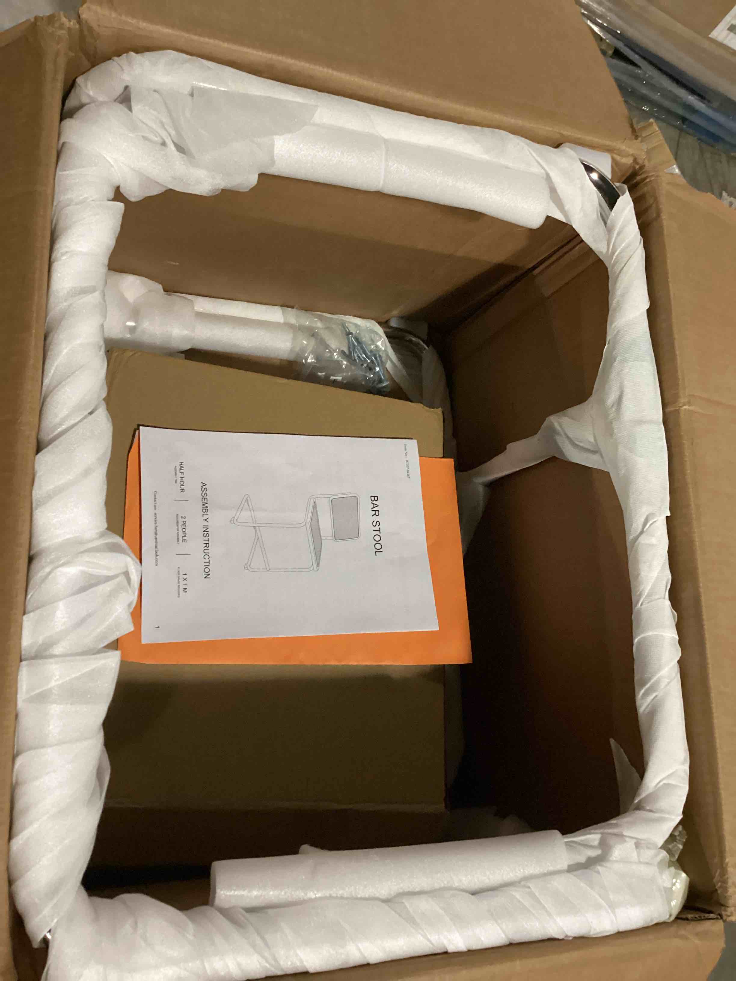 https://s3.amazonaws.com/lotting-images-prod/bidfta/RED5679986_1720543973175.jpeg