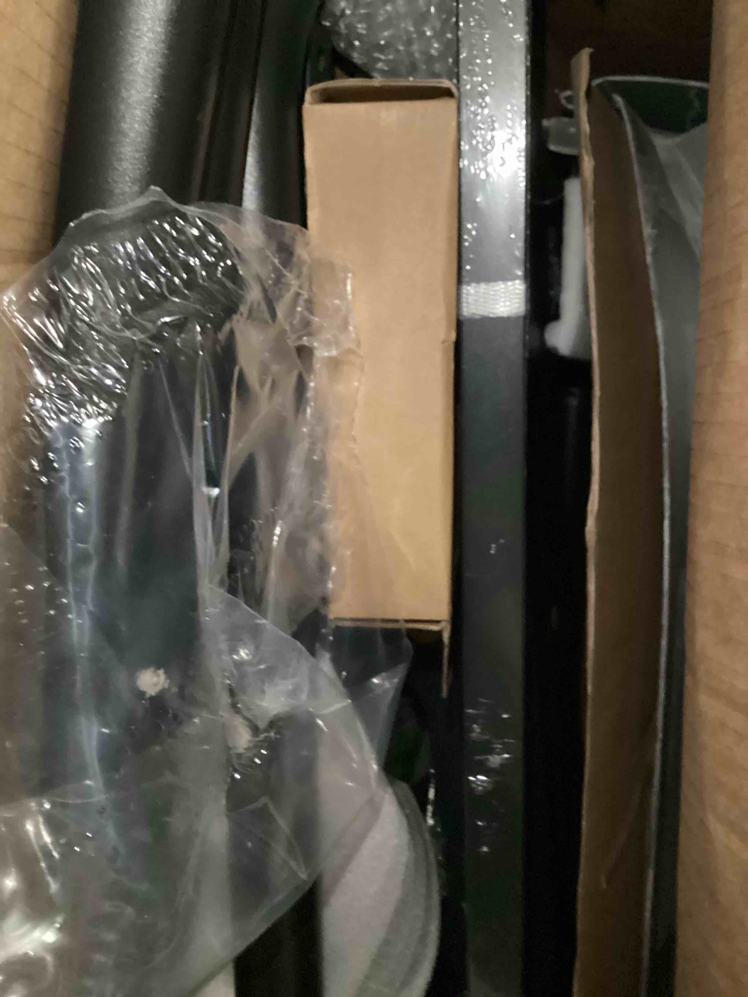 https://s3.amazonaws.com/lotting-images-prod/bidfta/RED5680102_1720707784878.jpeg