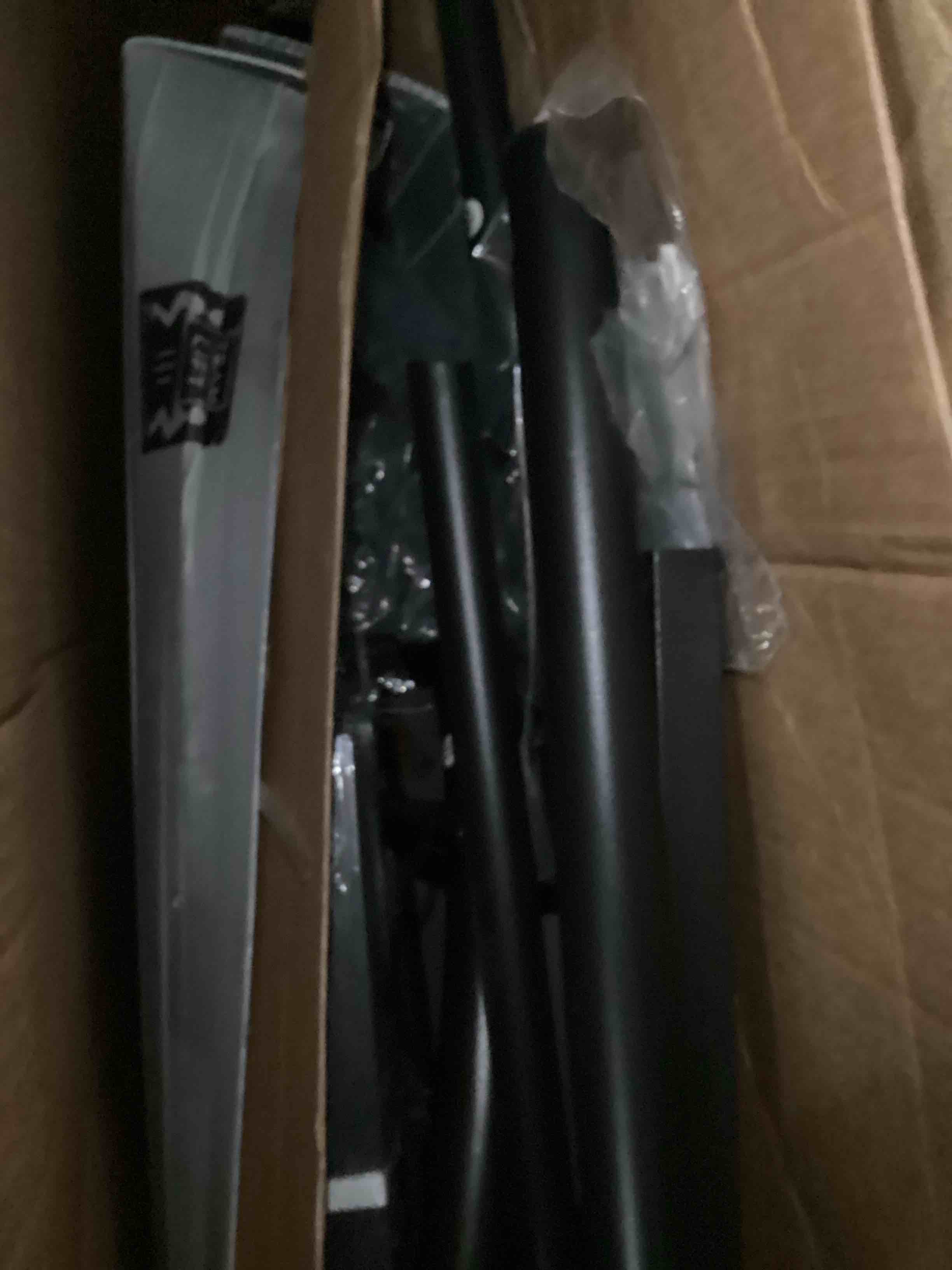 https://s3.amazonaws.com/lotting-images-prod/bidfta/RED5680102_1720707798892.jpeg