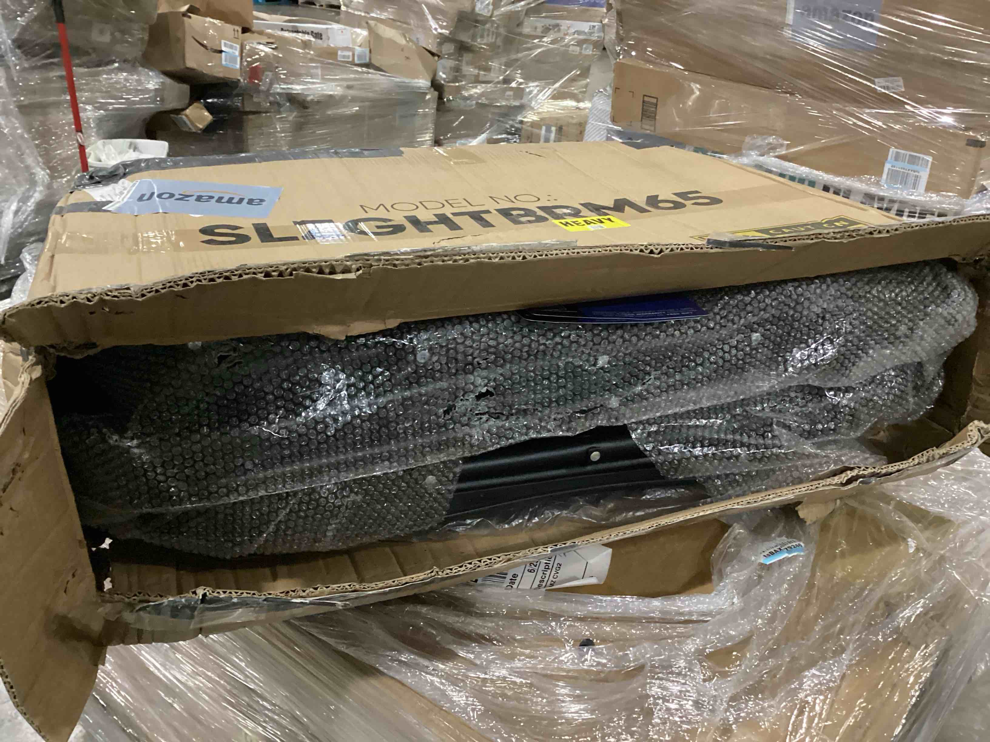 https://s3.amazonaws.com/lotting-images-prod/bidfta/RED5680169_1720782757615.jpeg