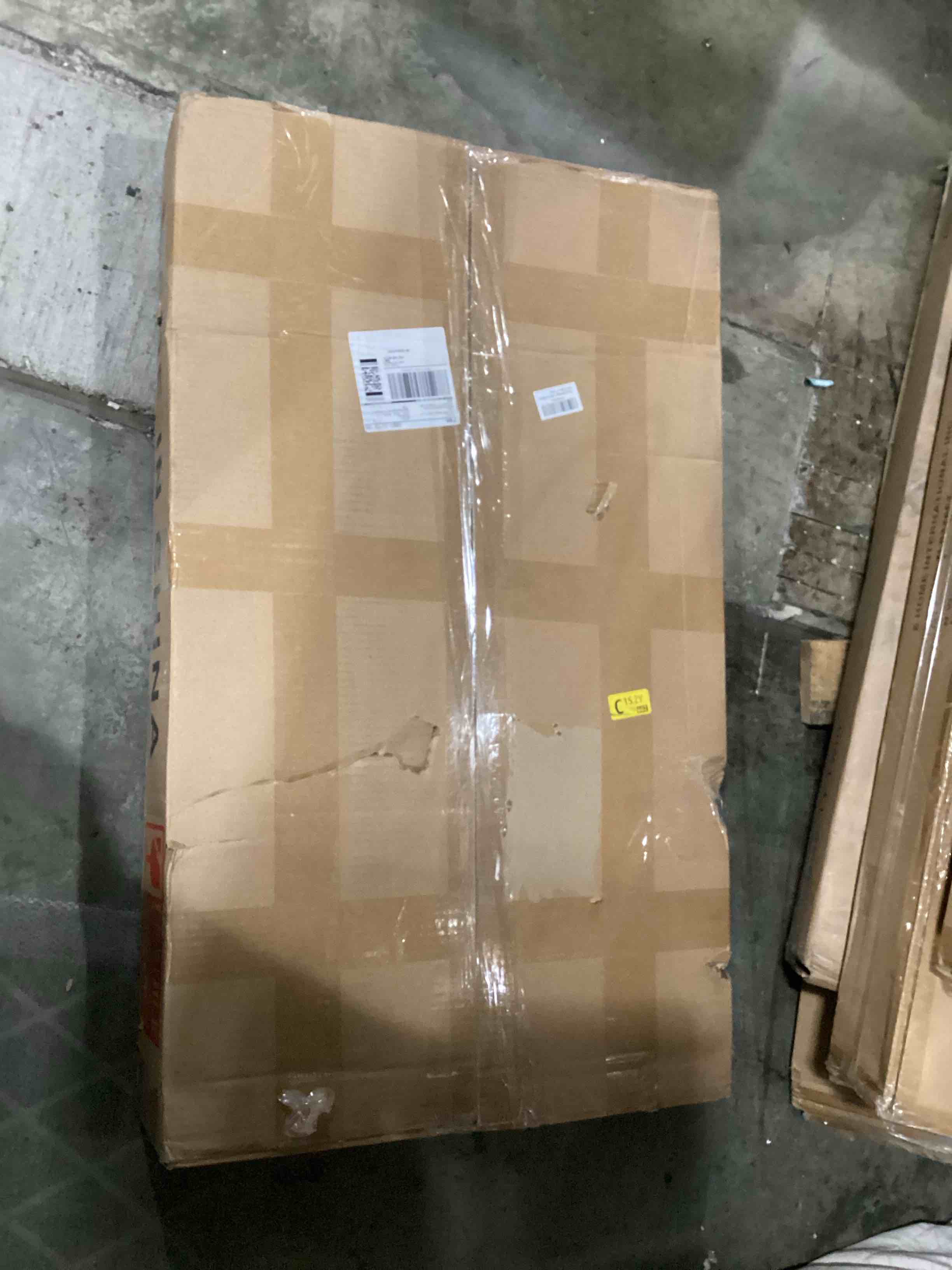 https://s3.amazonaws.com/lotting-images-prod/bidfta/RED5680202_1720790834528.jpeg