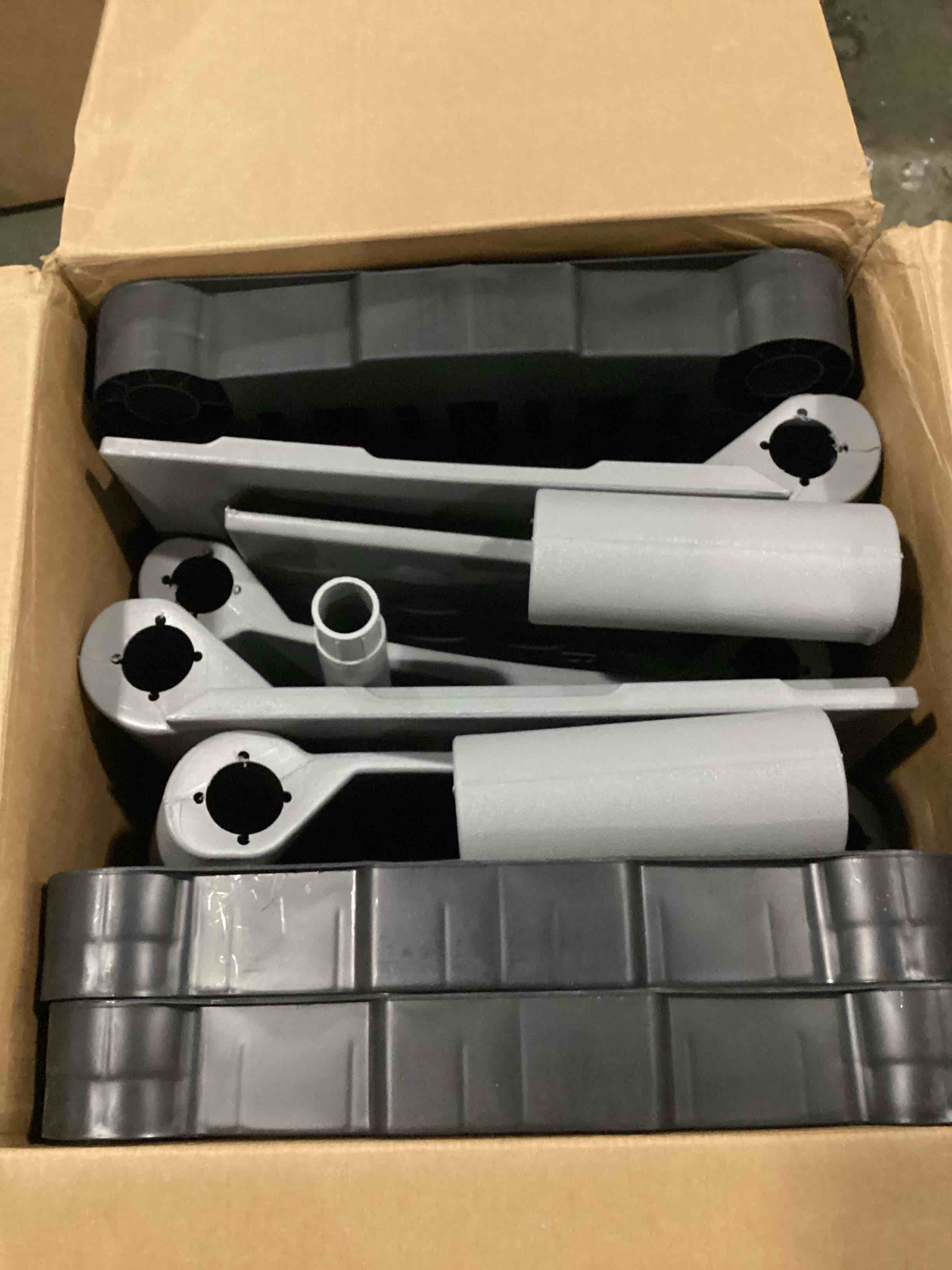 https://s3.amazonaws.com/lotting-images-prod/bidfta/RED5680219_1720795889061.jpeg