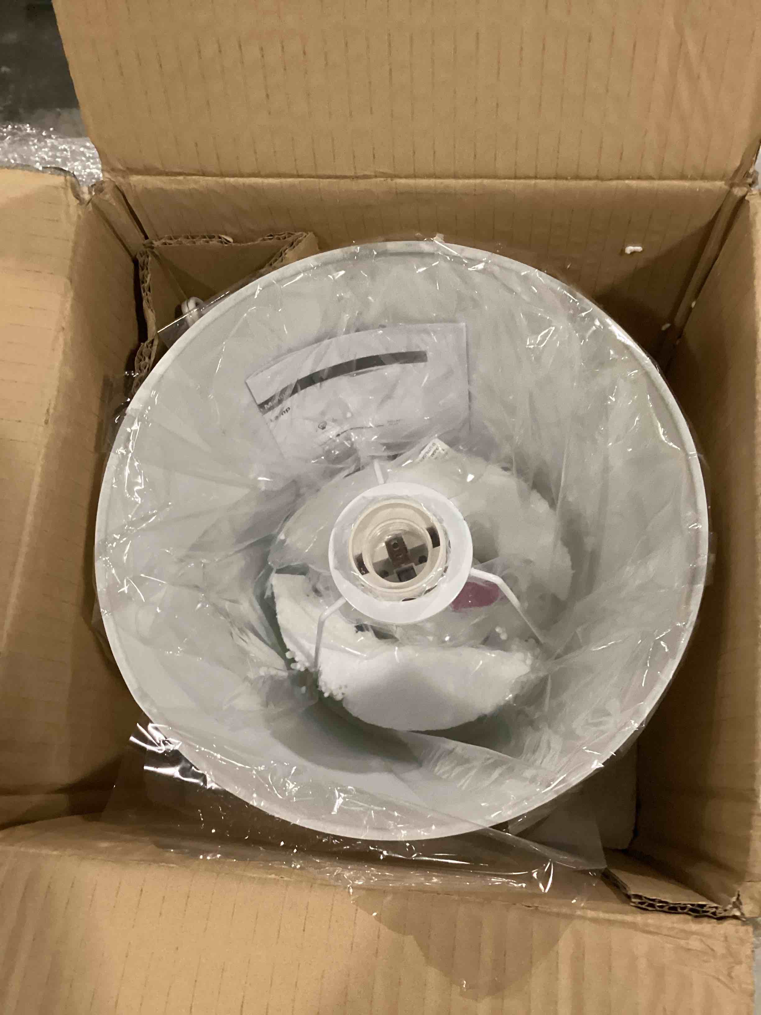 https://s3.amazonaws.com/lotting-images-prod/bidfta/RED5680308_1721145099204.jpeg
