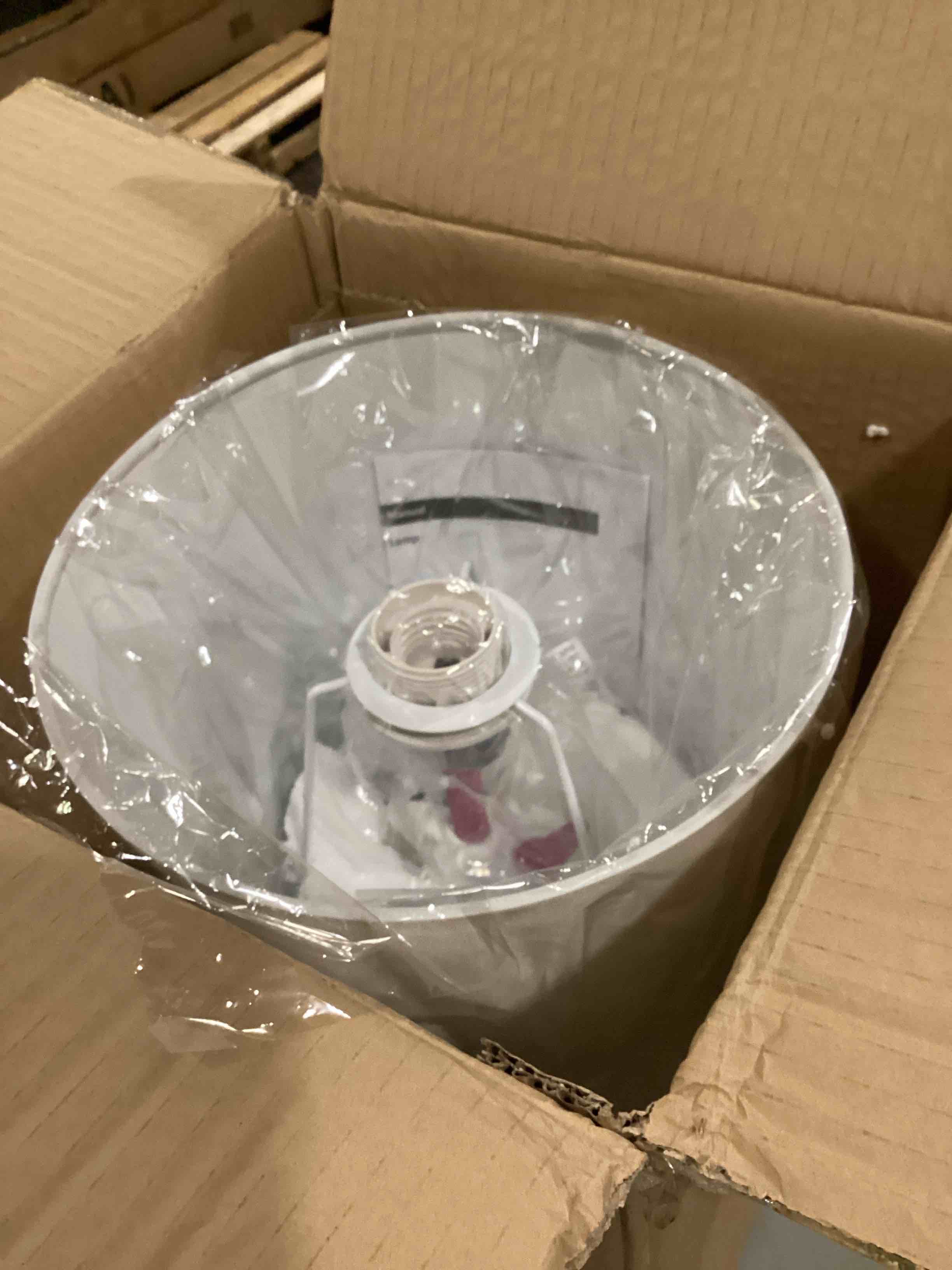 https://s3.amazonaws.com/lotting-images-prod/bidfta/RED5680308_1721145102071.jpeg