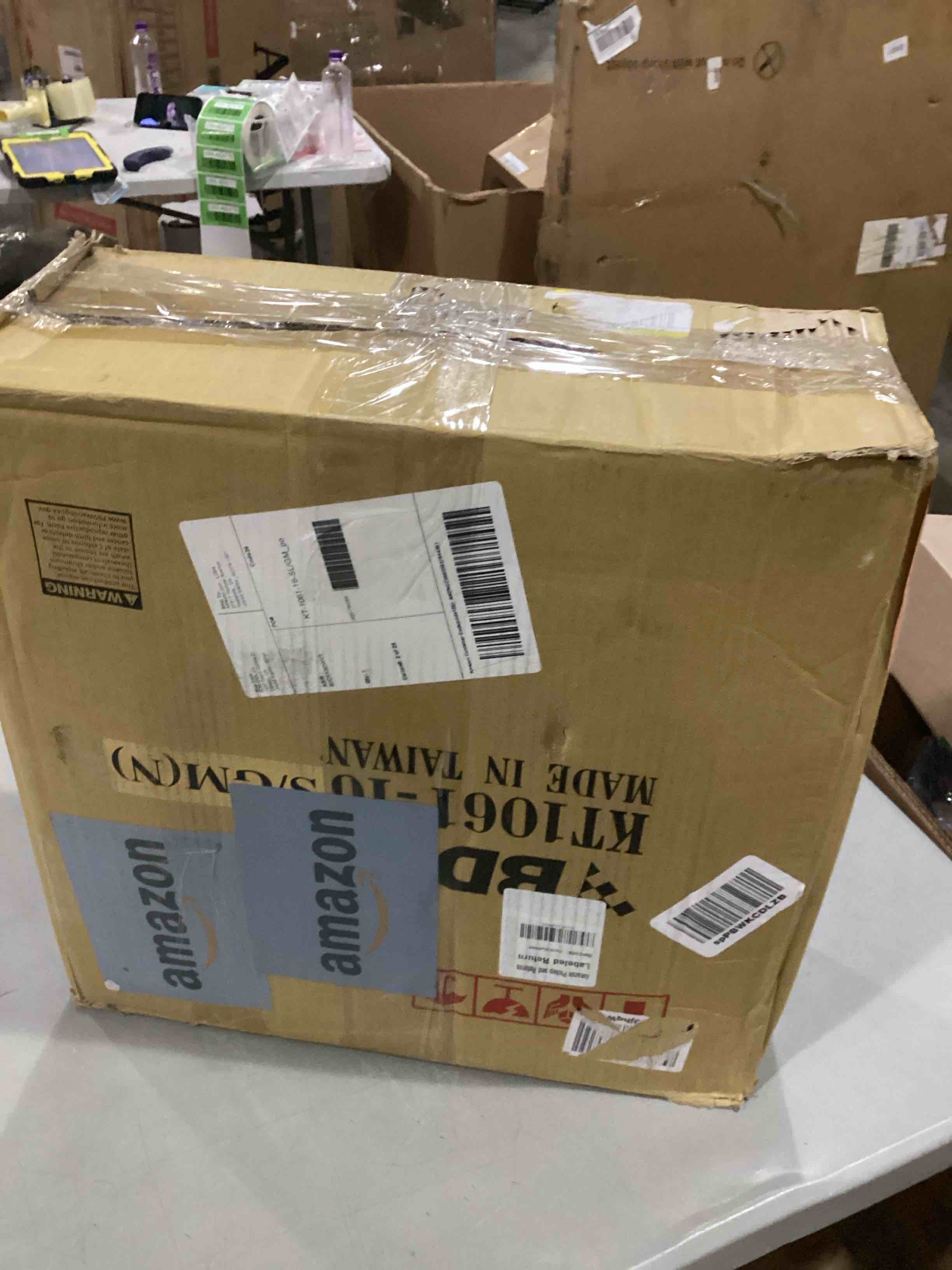 https://s3.amazonaws.com/lotting-images-prod/bidfta/RED5680833_1721668283404.jpeg