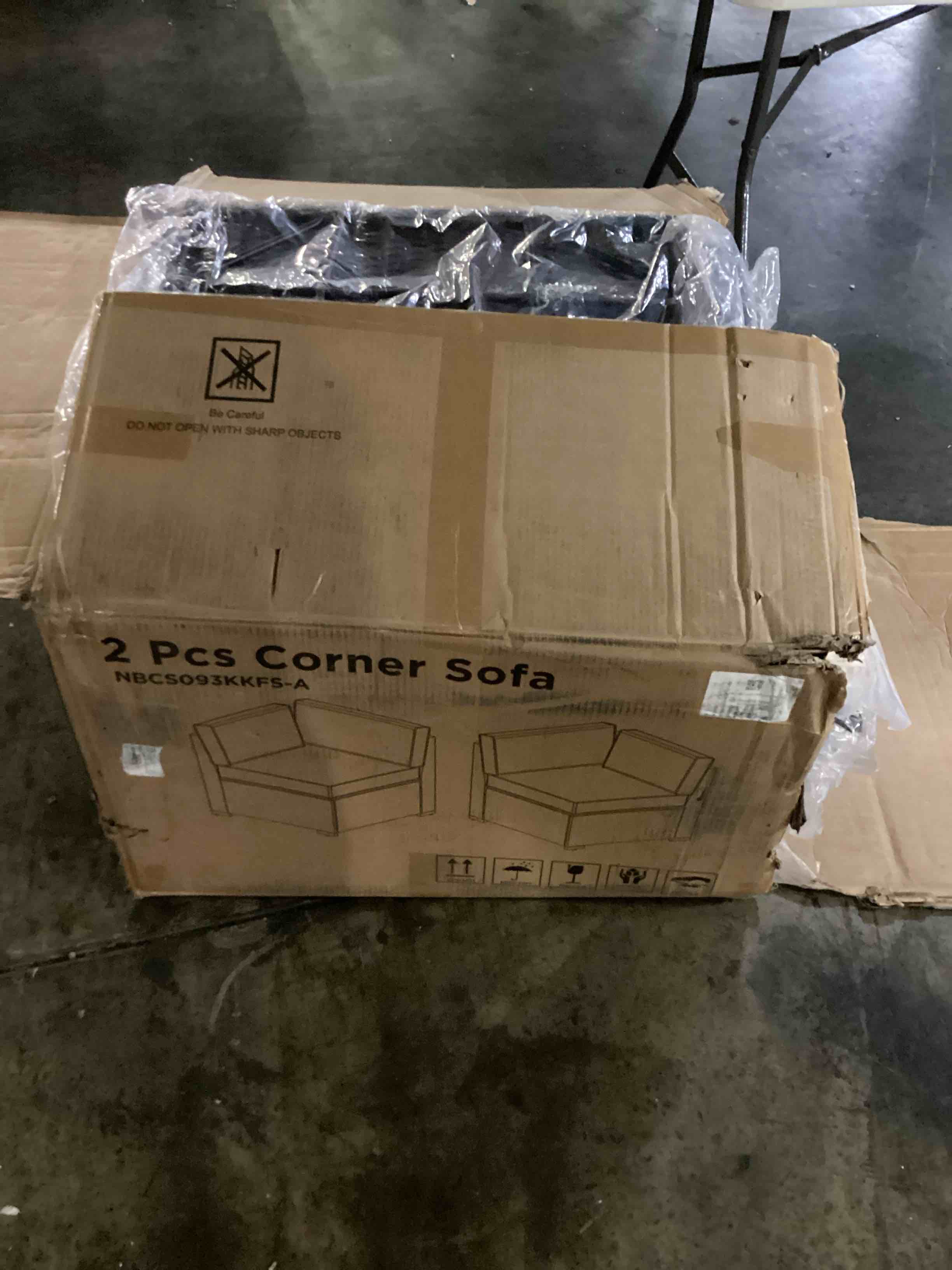 https://s3.amazonaws.com/lotting-images-prod/bidfta/RED5682651_1719244007802.jpeg