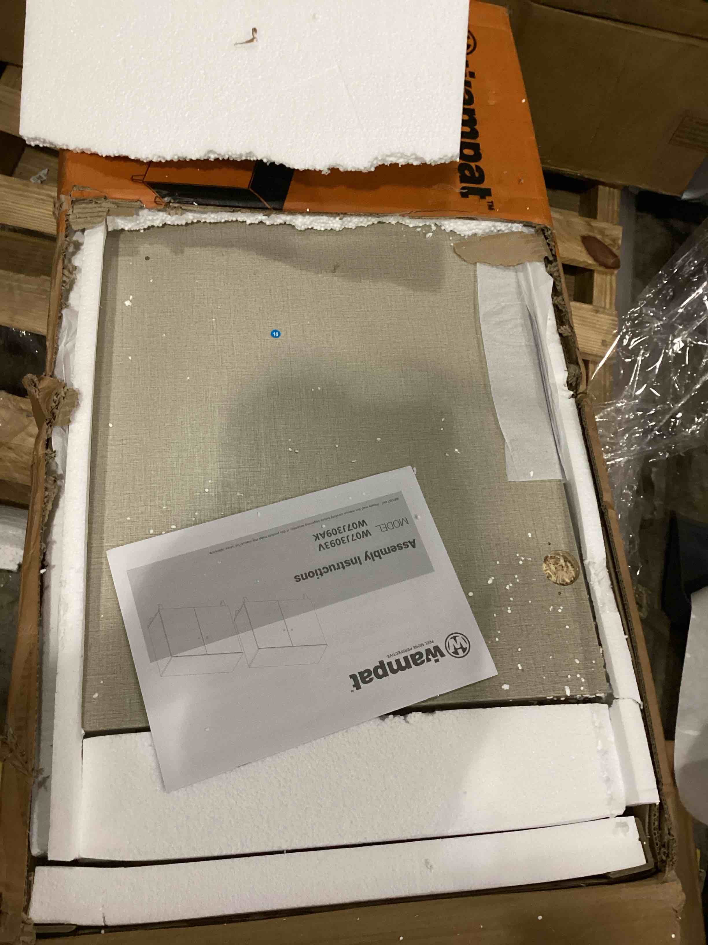 https://s3.amazonaws.com/lotting-images-prod/bidfta/RED5682809_1724088680356.jpeg