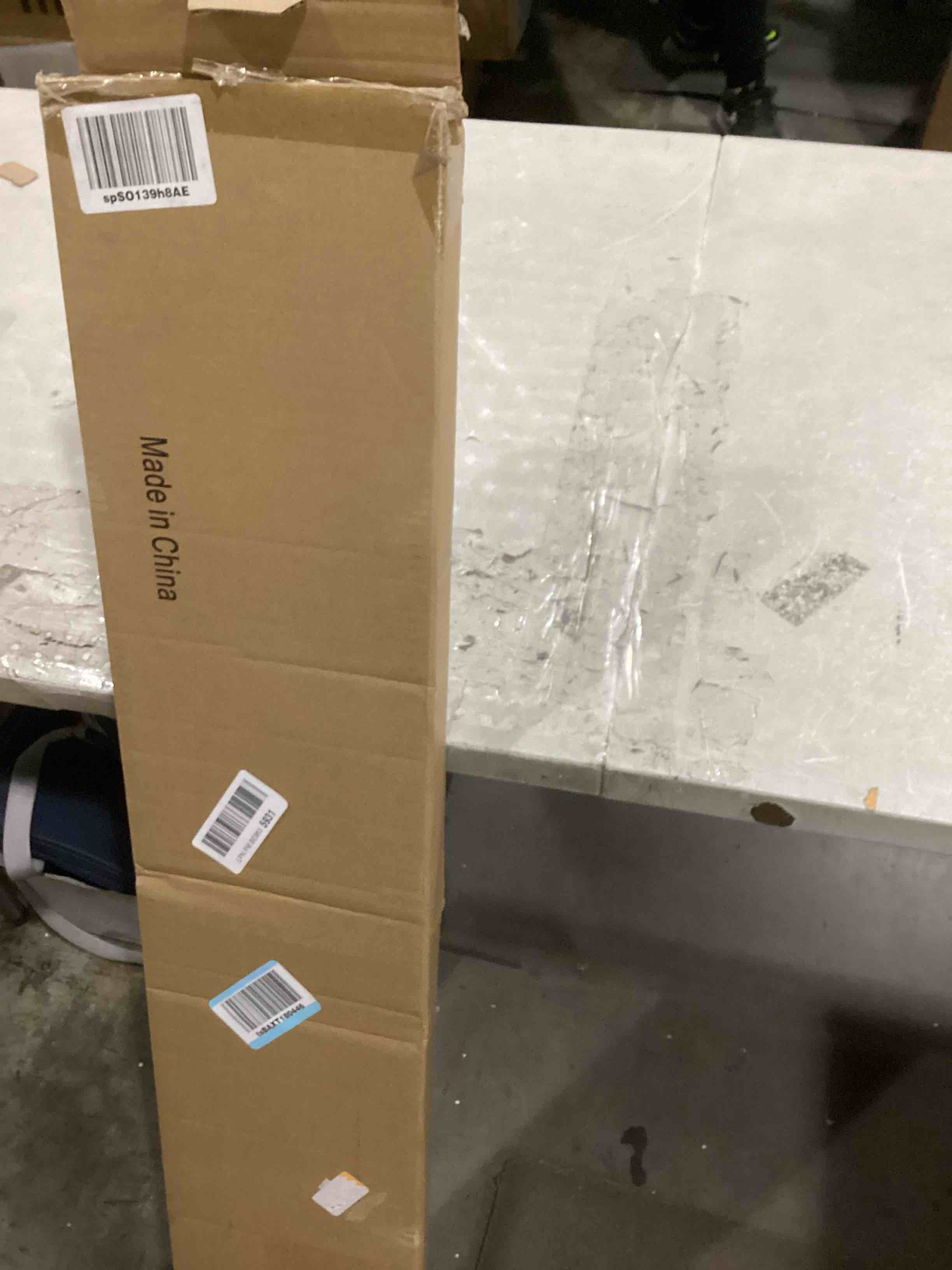https://s3.amazonaws.com/lotting-images-prod/bidfta/RED5682983_1724242114810.jpeg