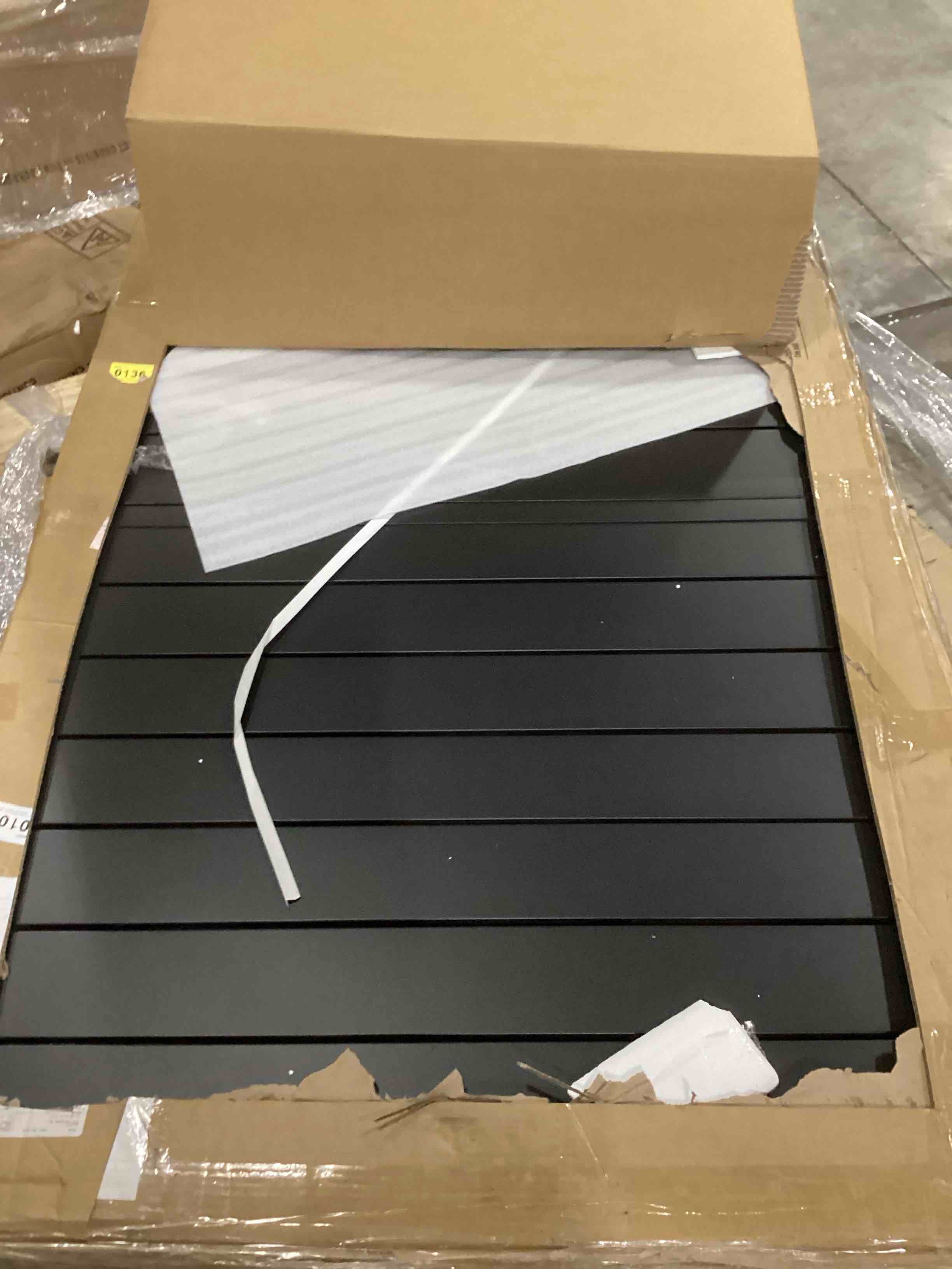 https://s3.amazonaws.com/lotting-images-prod/bidfta/RED5683406_1724778490456.jpeg
