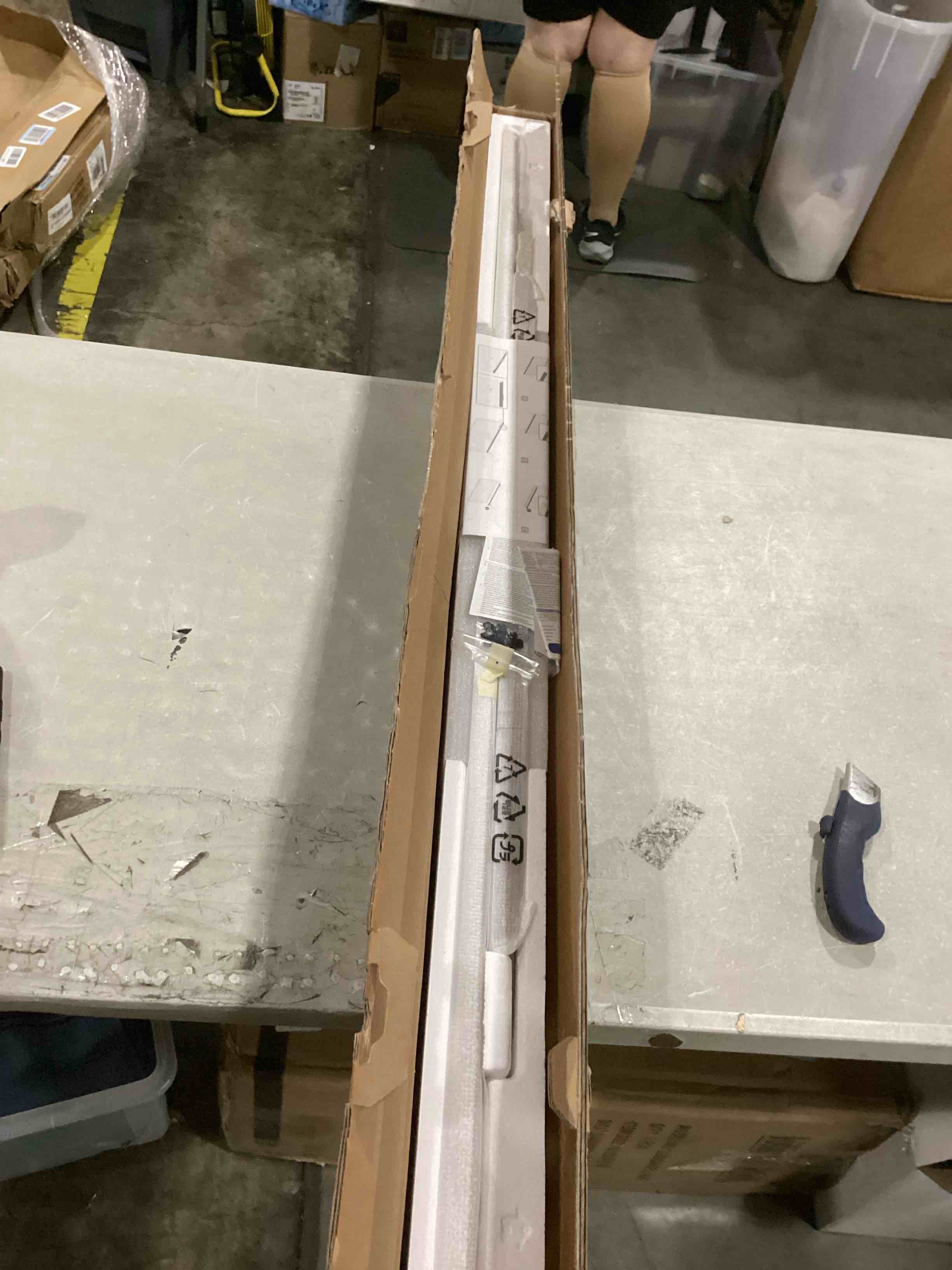 Samsung (2021) 65" The Frame Customizable Bezel Modern Teak 3840 x