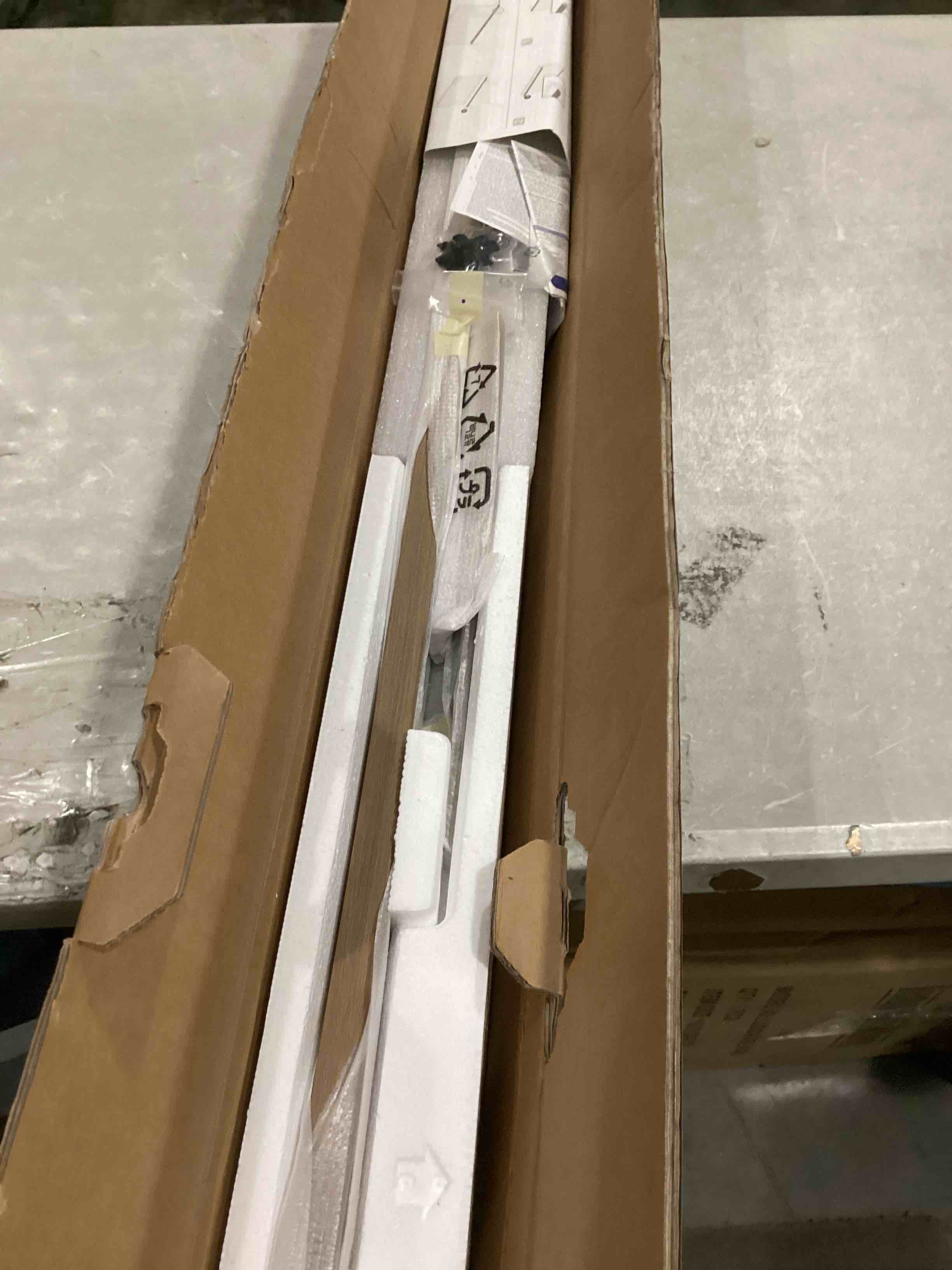 Samsung (2021) 65" The Frame Customizable Bezel Modern Teak 3840 x