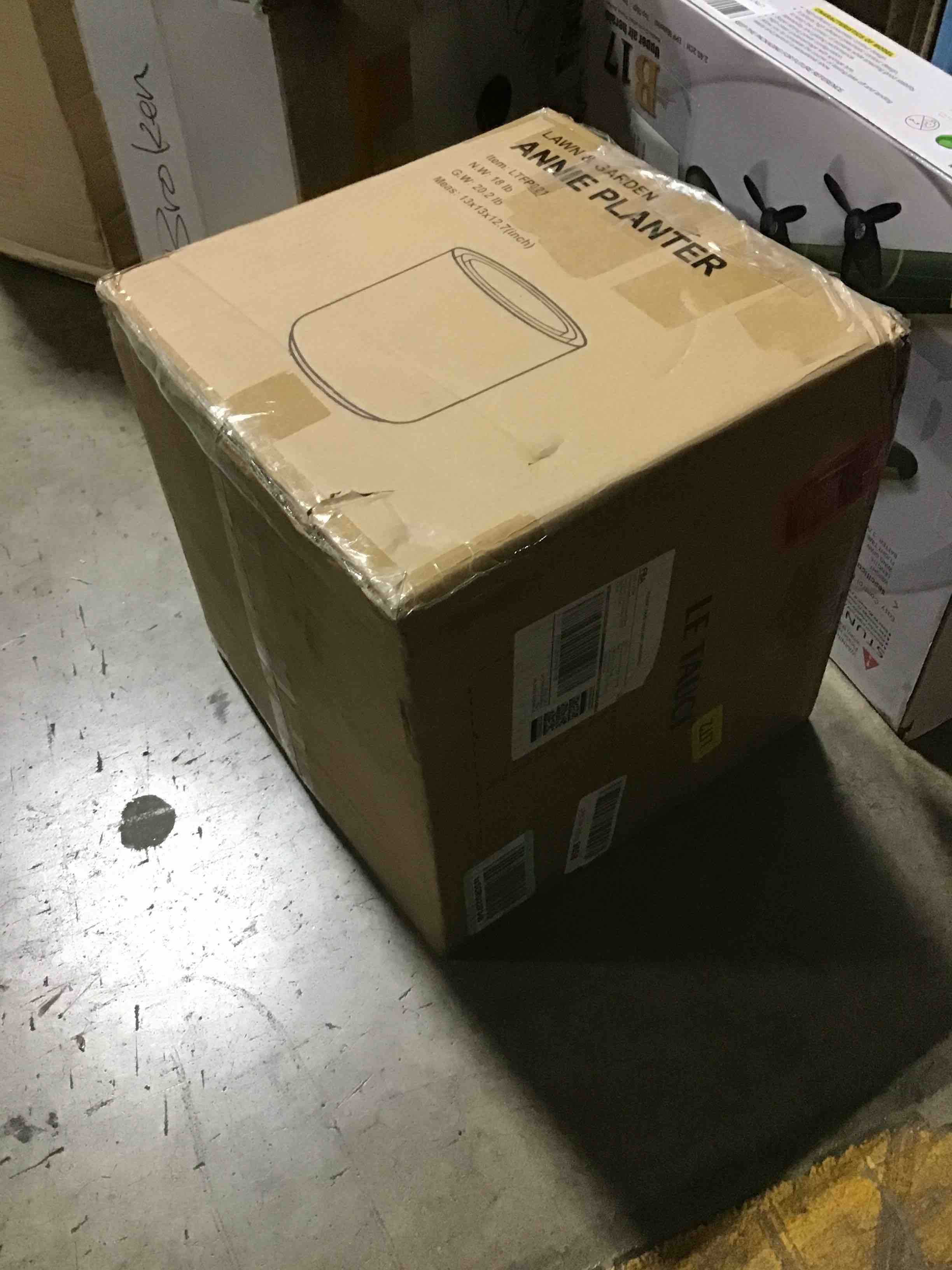 https://s3.amazonaws.com/lotting-images-prod/bidfta/RED5684837_1705437321136.jpeg