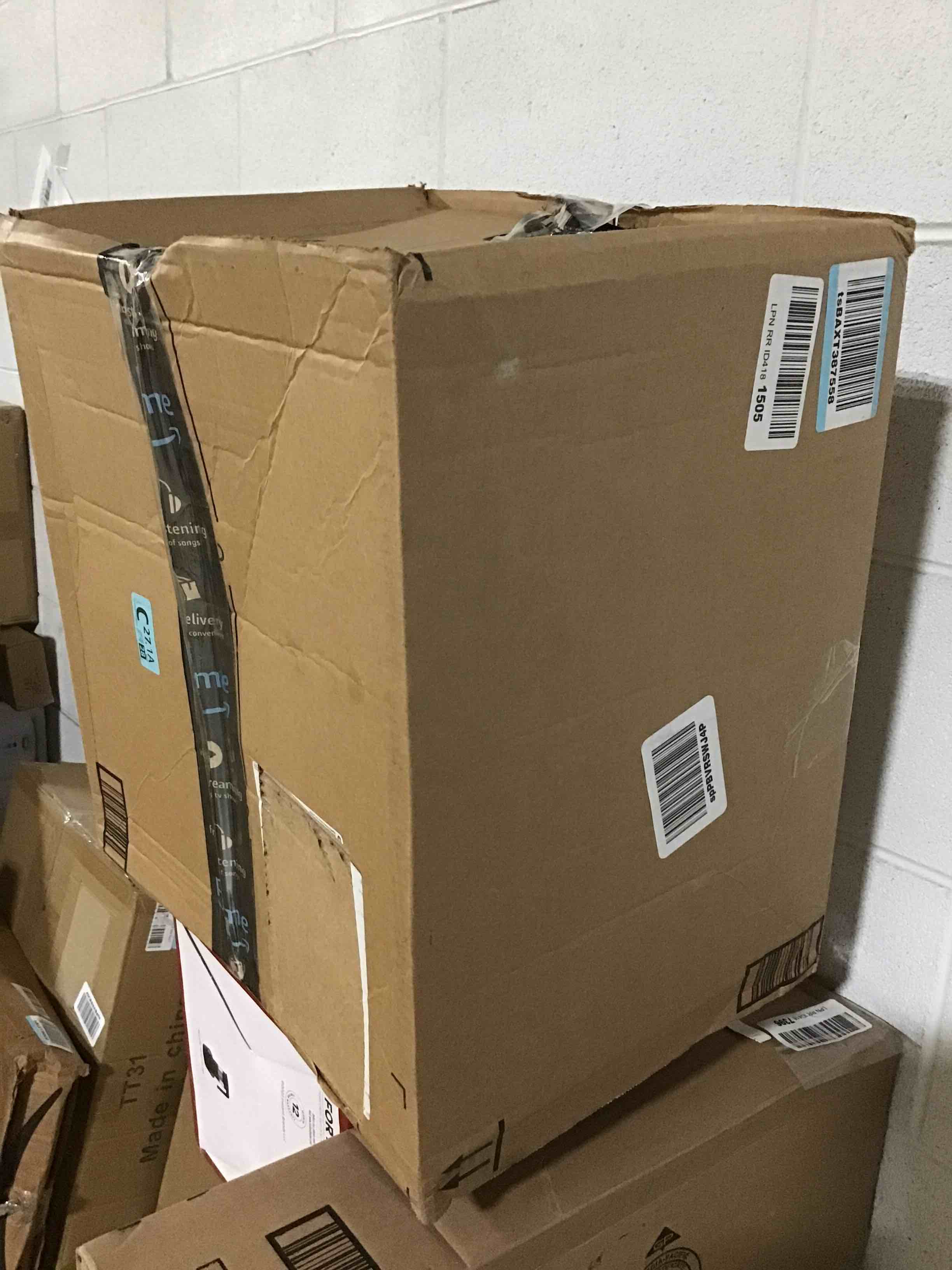 https://s3.amazonaws.com/lotting-images-prod/bidfta/RED5685607_1706915501099.jpeg