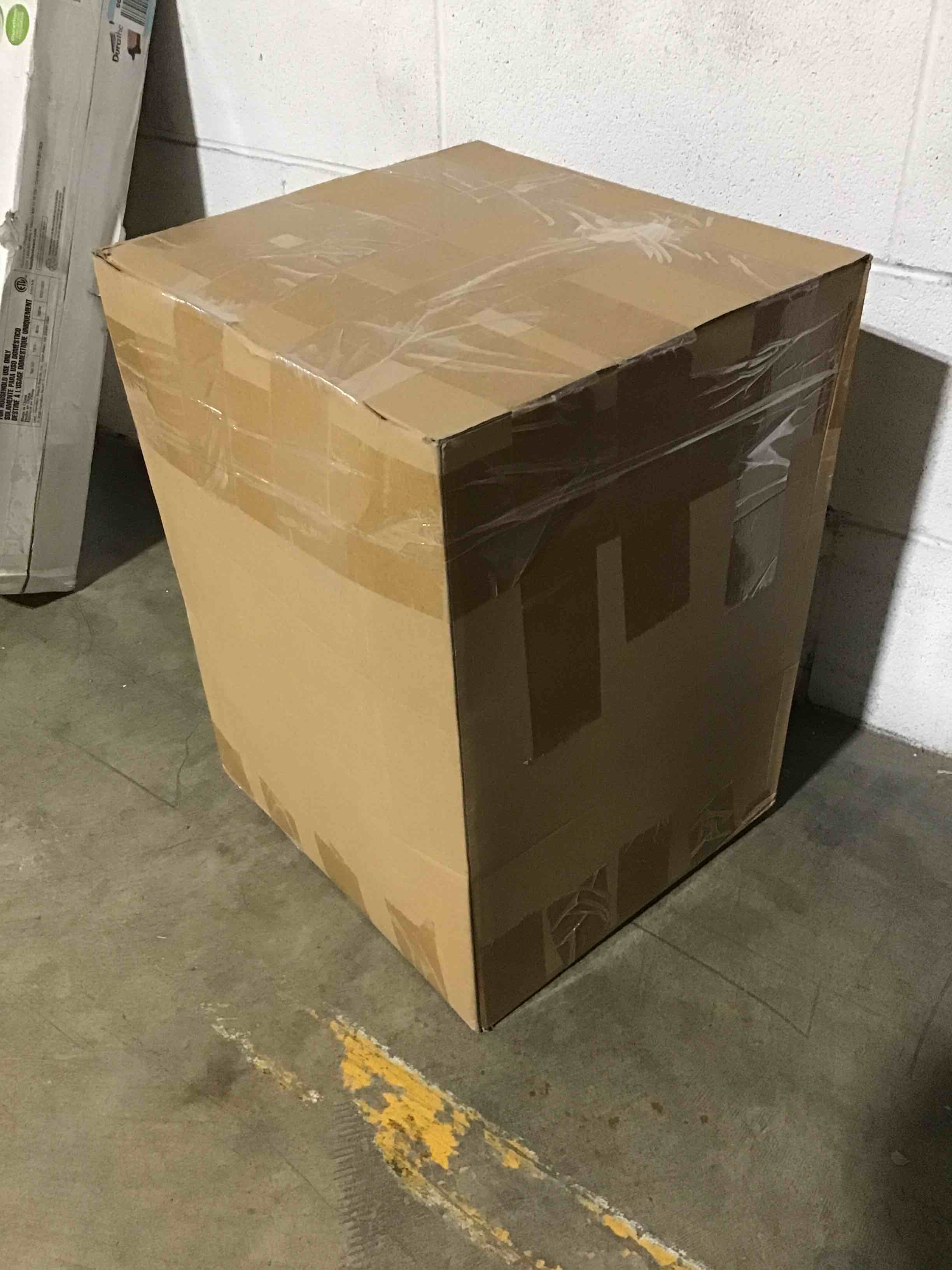 https://s3.amazonaws.com/lotting-images-prod/bidfta/RED5685620_1706914410165.jpeg