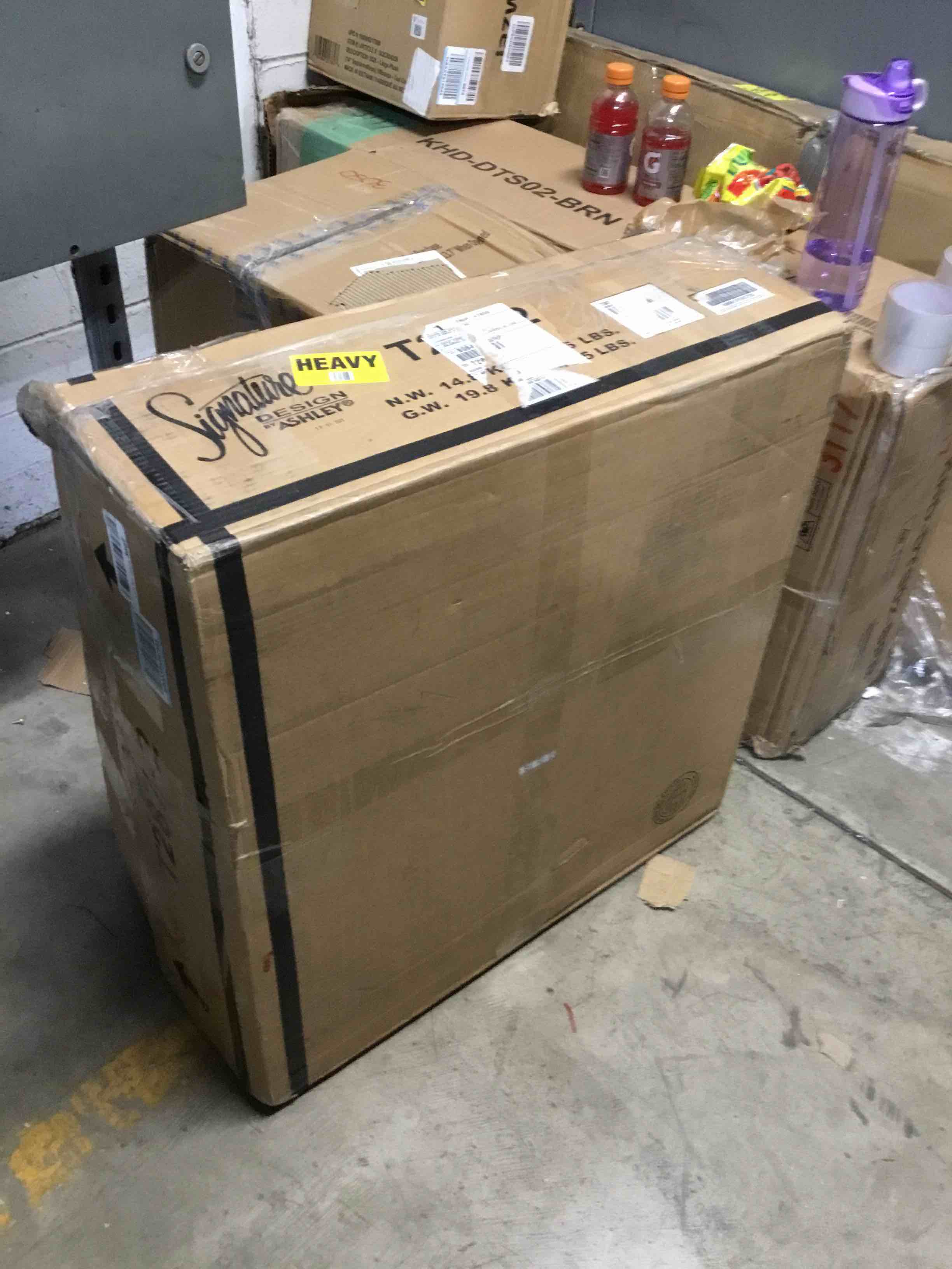 https://s3.amazonaws.com/lotting-images-prod/bidfta/RED5686118_1706898893238.jpeg