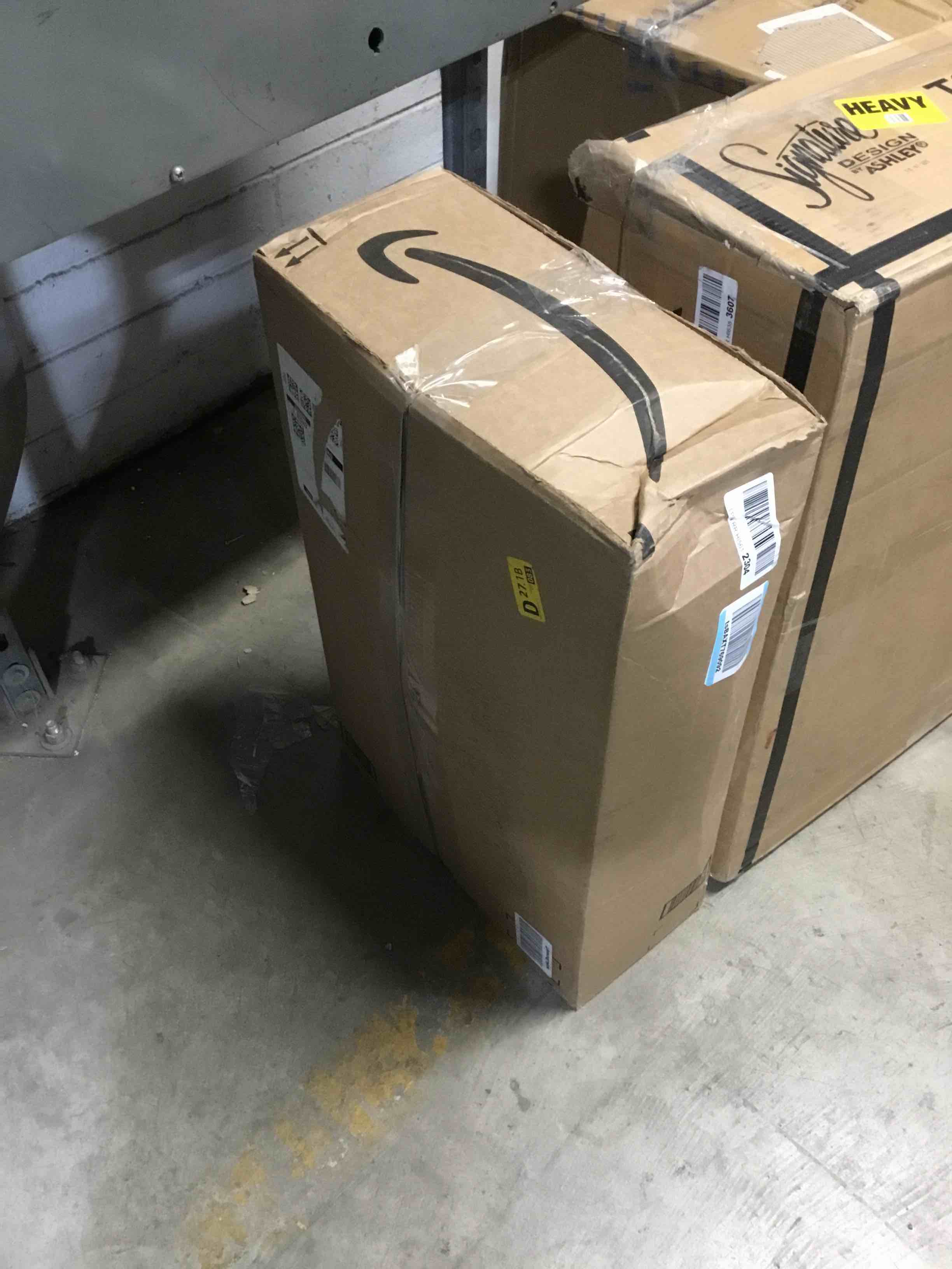 https://s3.amazonaws.com/lotting-images-prod/bidfta/RED5686119_1706898948108.jpeg