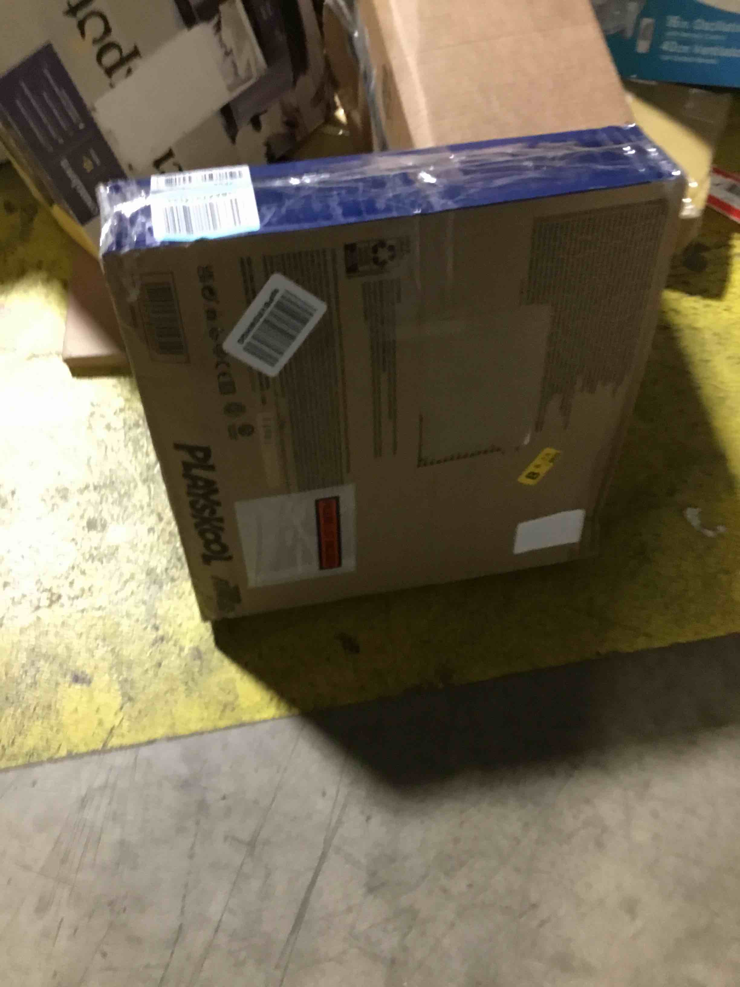 https://s3.amazonaws.com/lotting-images-prod/bidfta/RED5686122_1706899094521.jpeg
