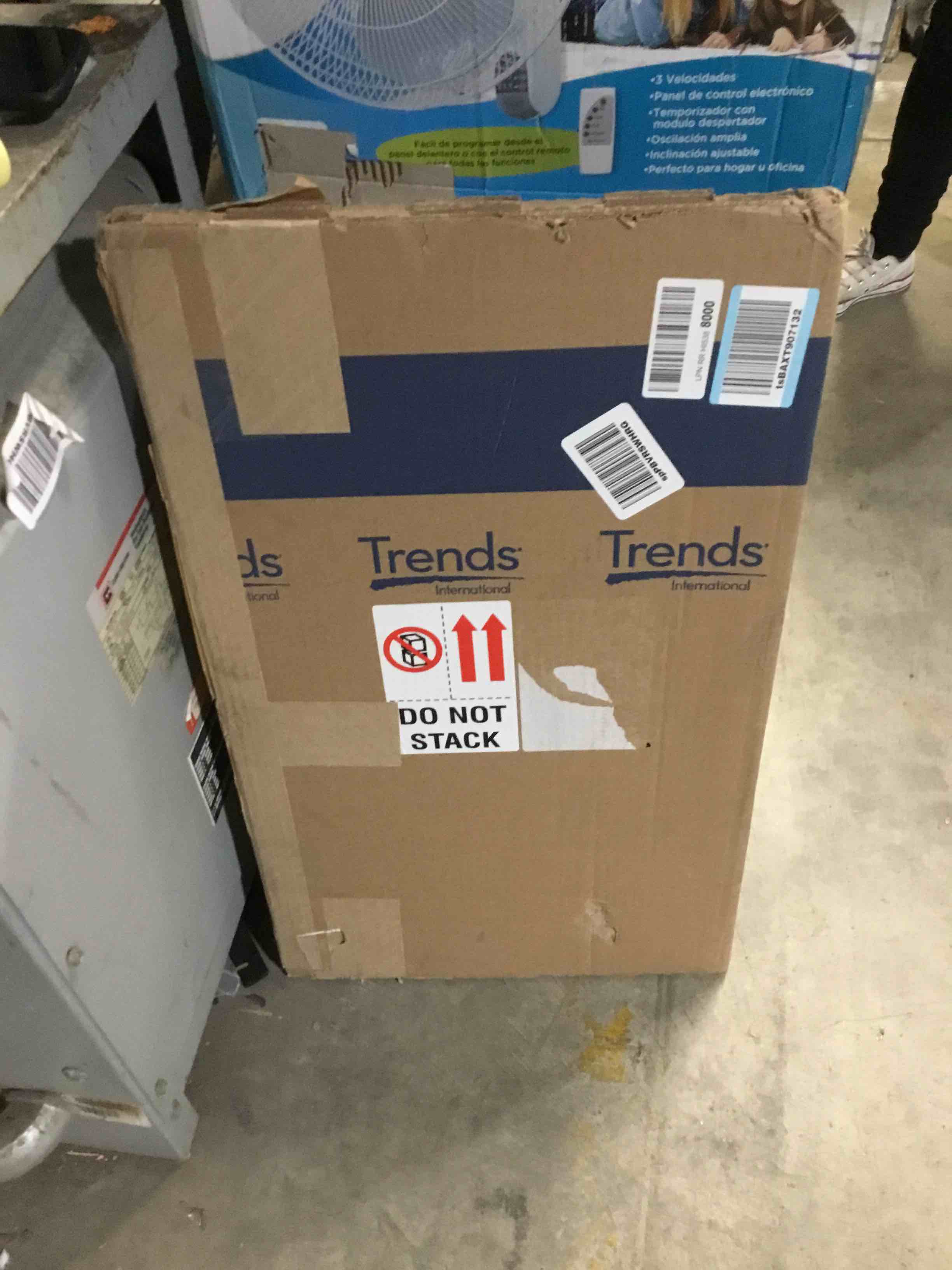 https://s3.amazonaws.com/lotting-images-prod/bidfta/RED5686128_1706899551215.jpeg