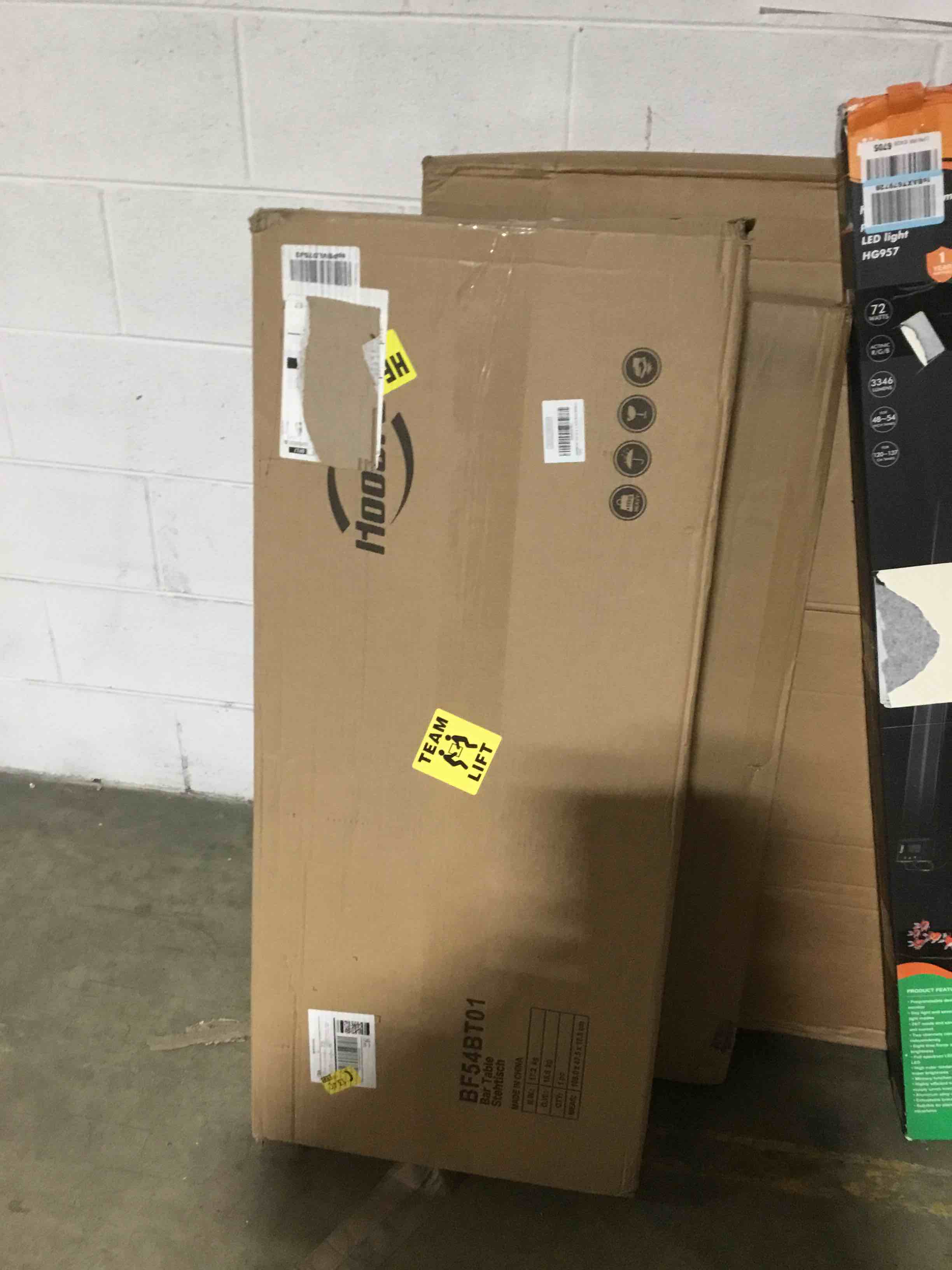 https://s3.amazonaws.com/lotting-images-prod/bidfta/RED5686282_1707233944940.jpeg