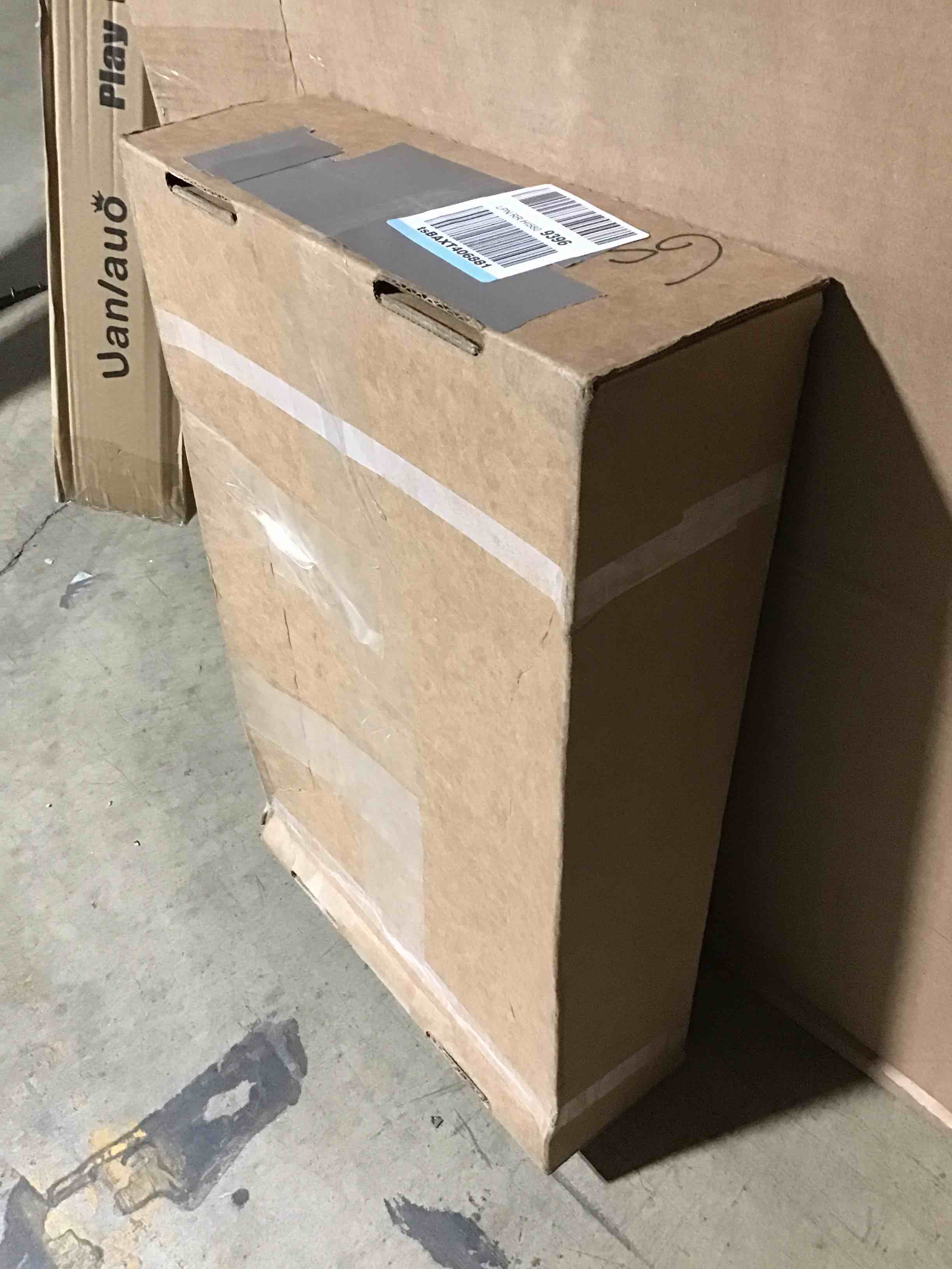 https://s3.amazonaws.com/lotting-images-prod/bidfta/RED5686377_1707235033579.jpeg