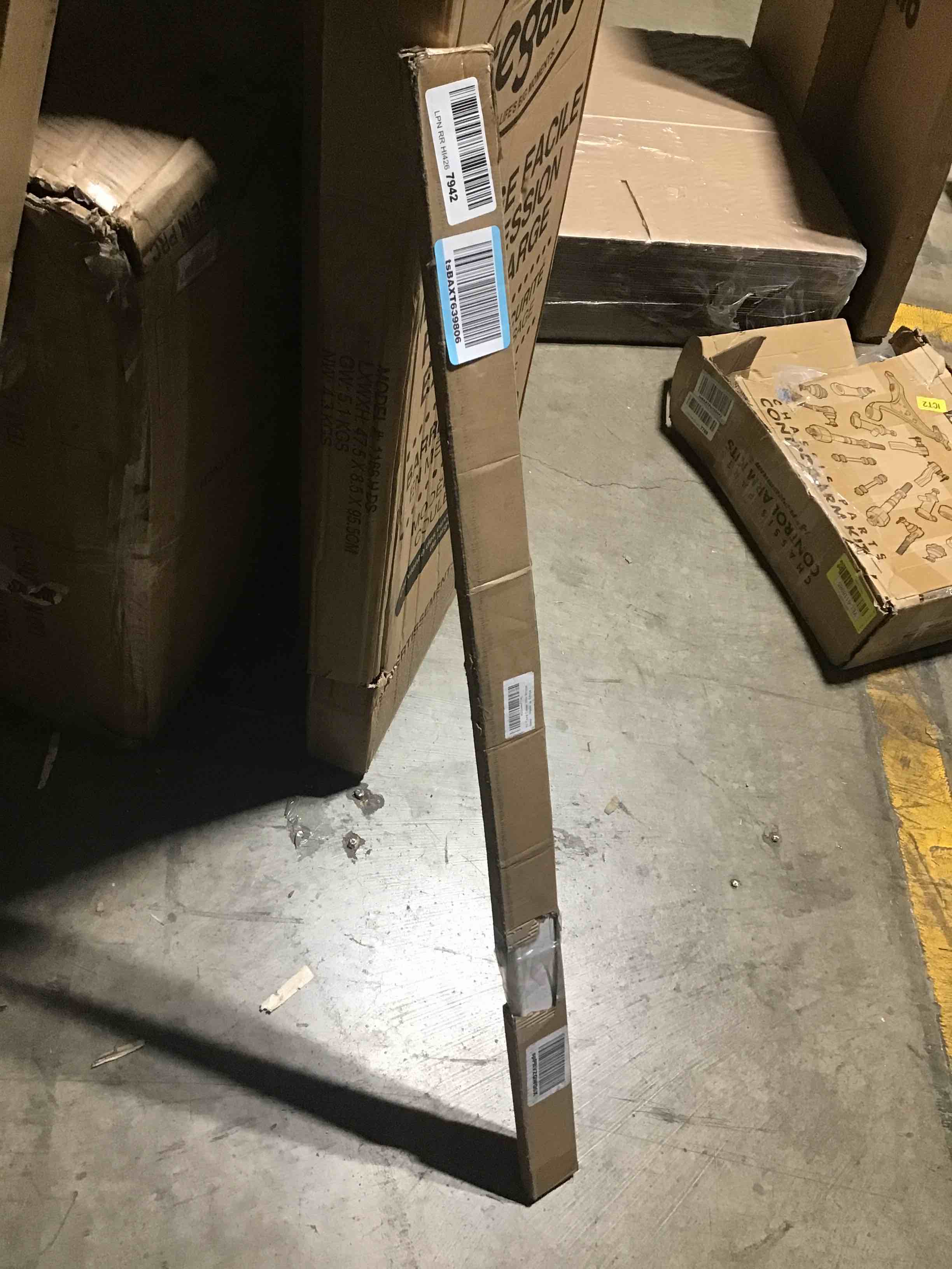 https://s3.amazonaws.com/lotting-images-prod/bidfta/RED5686700_1707584592803.jpeg