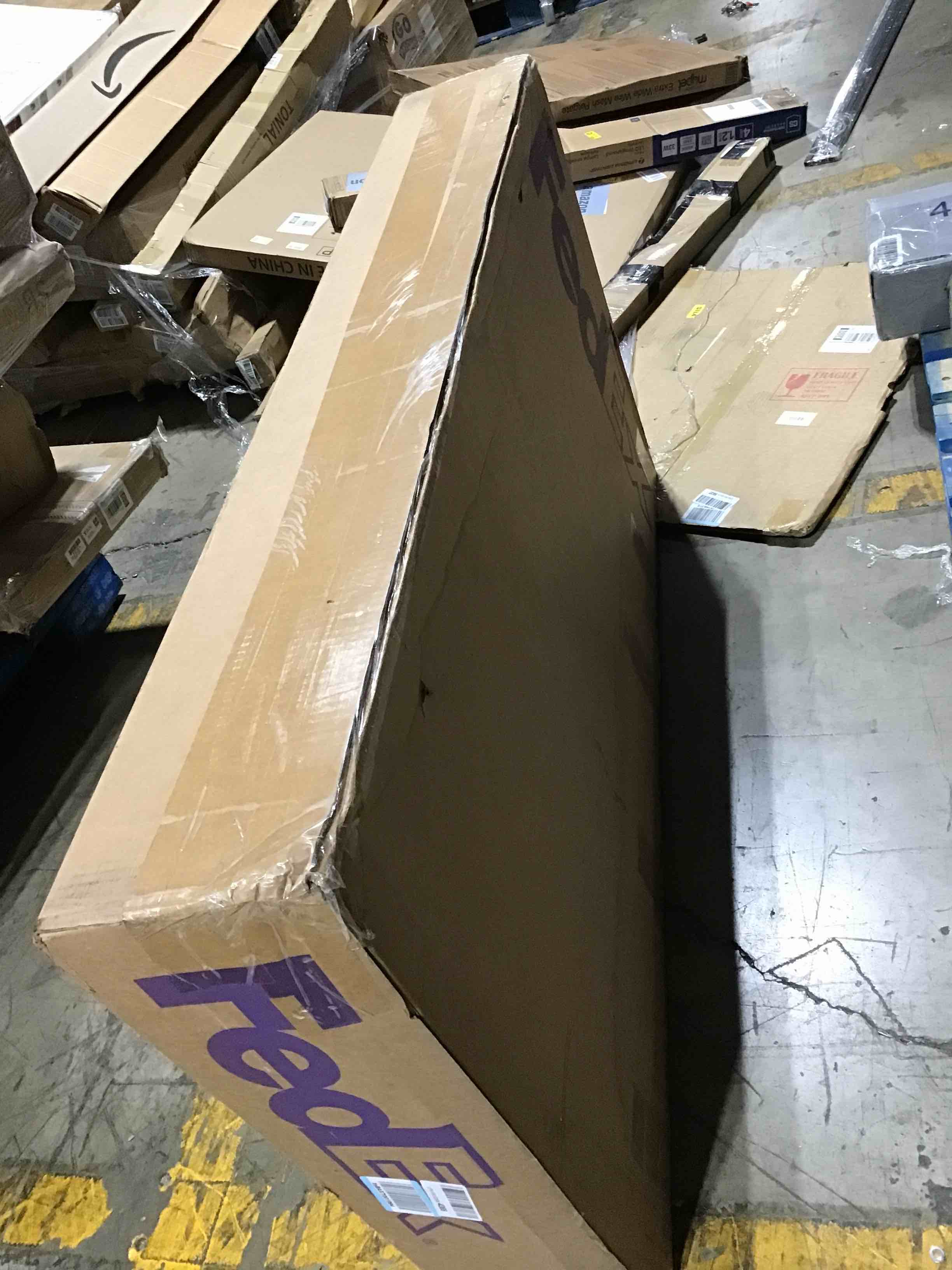 https://s3.amazonaws.com/lotting-images-prod/bidfta/RED5687929_1710247226860.jpeg