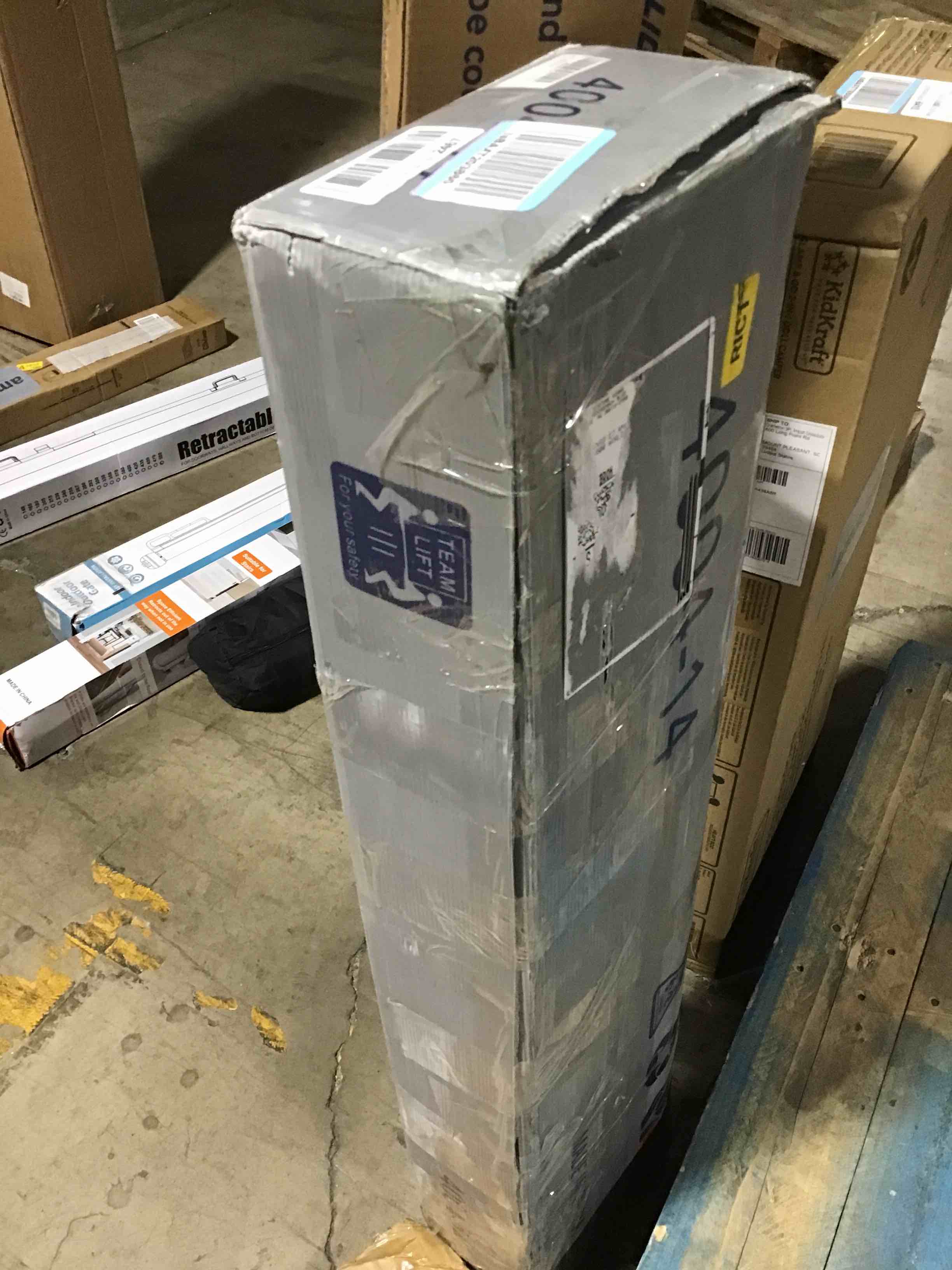 https://s3.amazonaws.com/lotting-images-prod/bidfta/RED5687932_1710247030723.jpeg