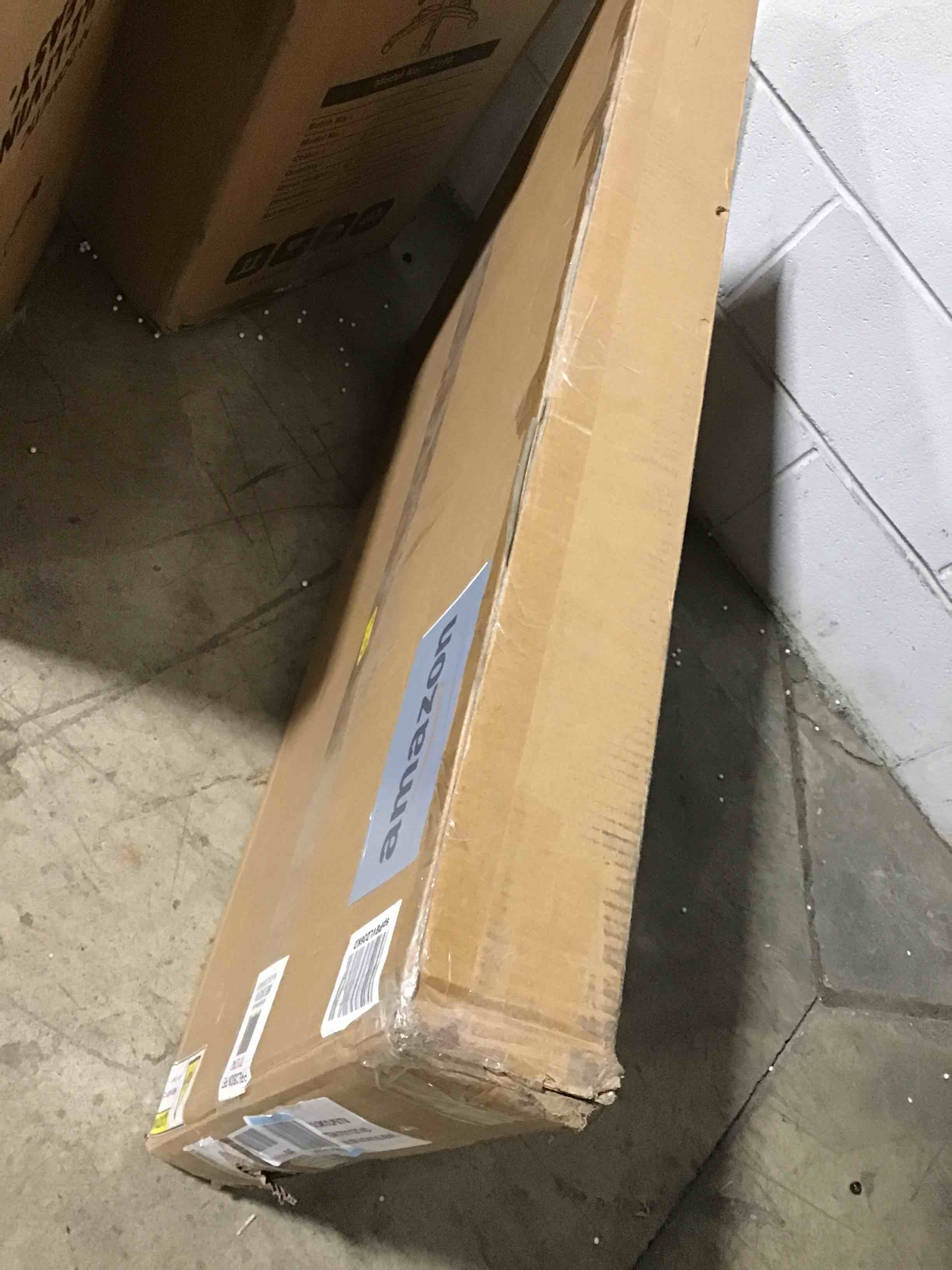 https://s3.amazonaws.com/lotting-images-prod/bidfta/RED5687969_1710258394450.jpeg