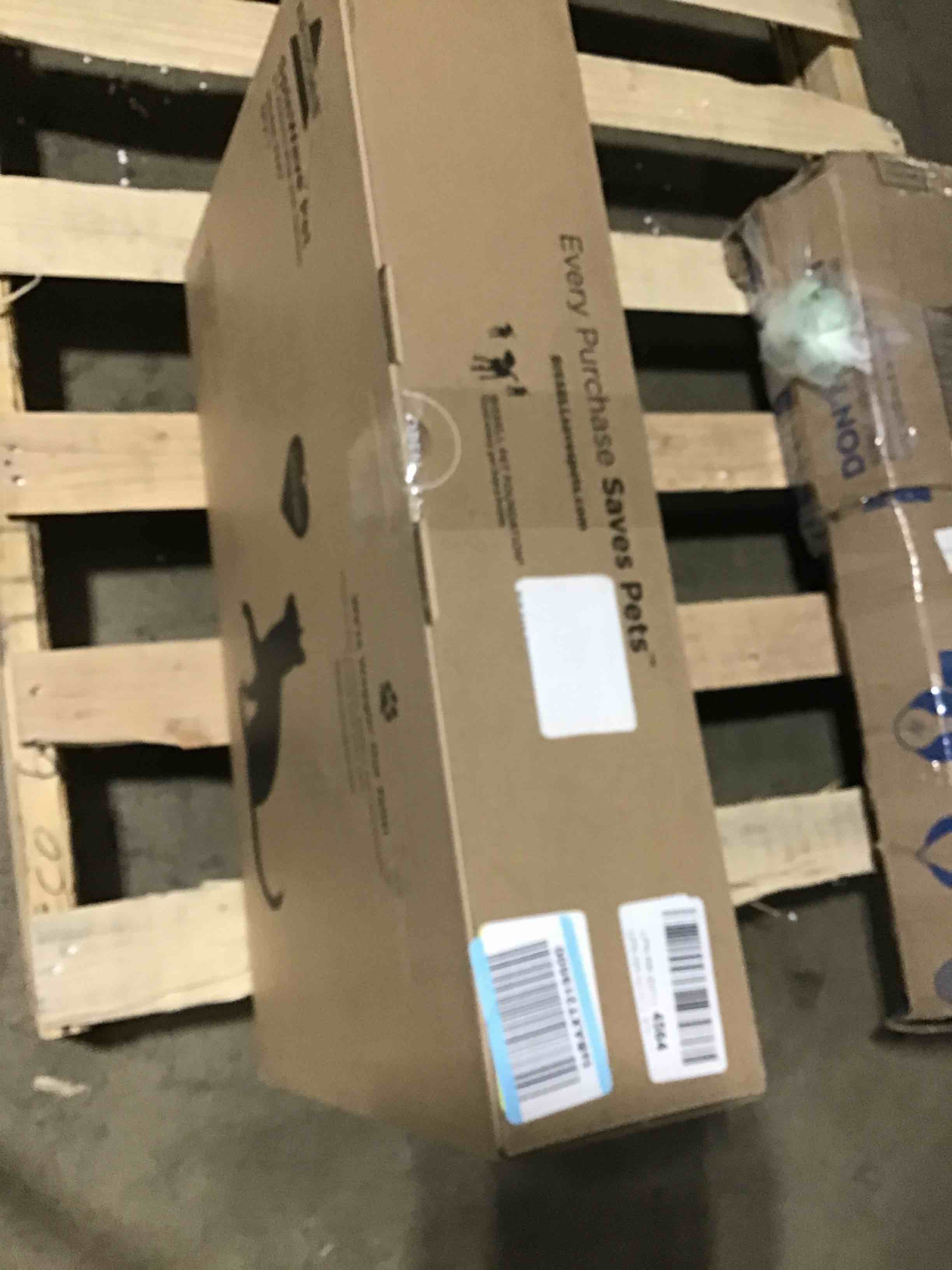 https://s3.amazonaws.com/lotting-images-prod/bidfta/RED5687973_1710258043405.jpeg
