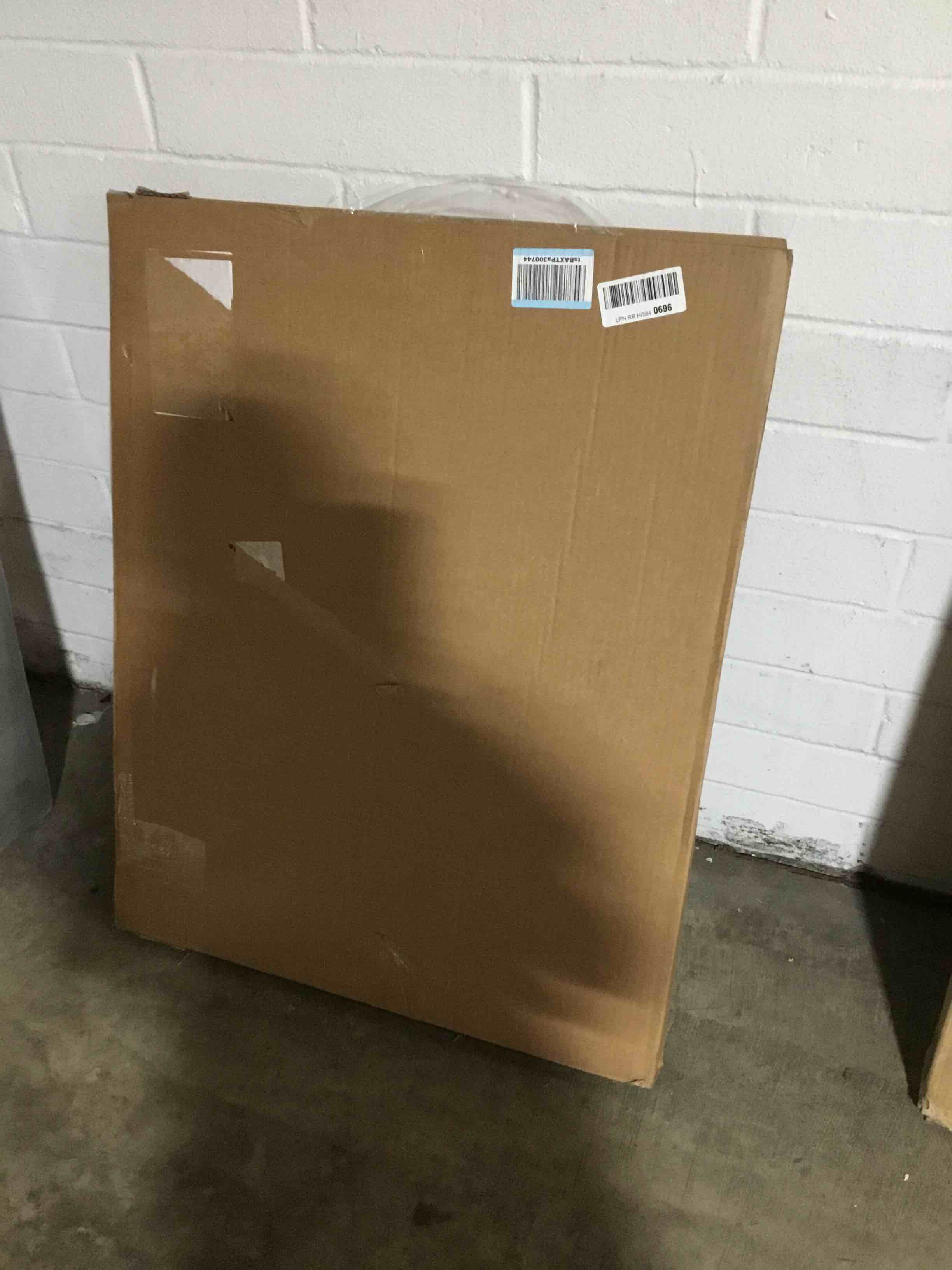 https://s3.amazonaws.com/lotting-images-prod/bidfta/RED5688606_1706288015401.jpeg