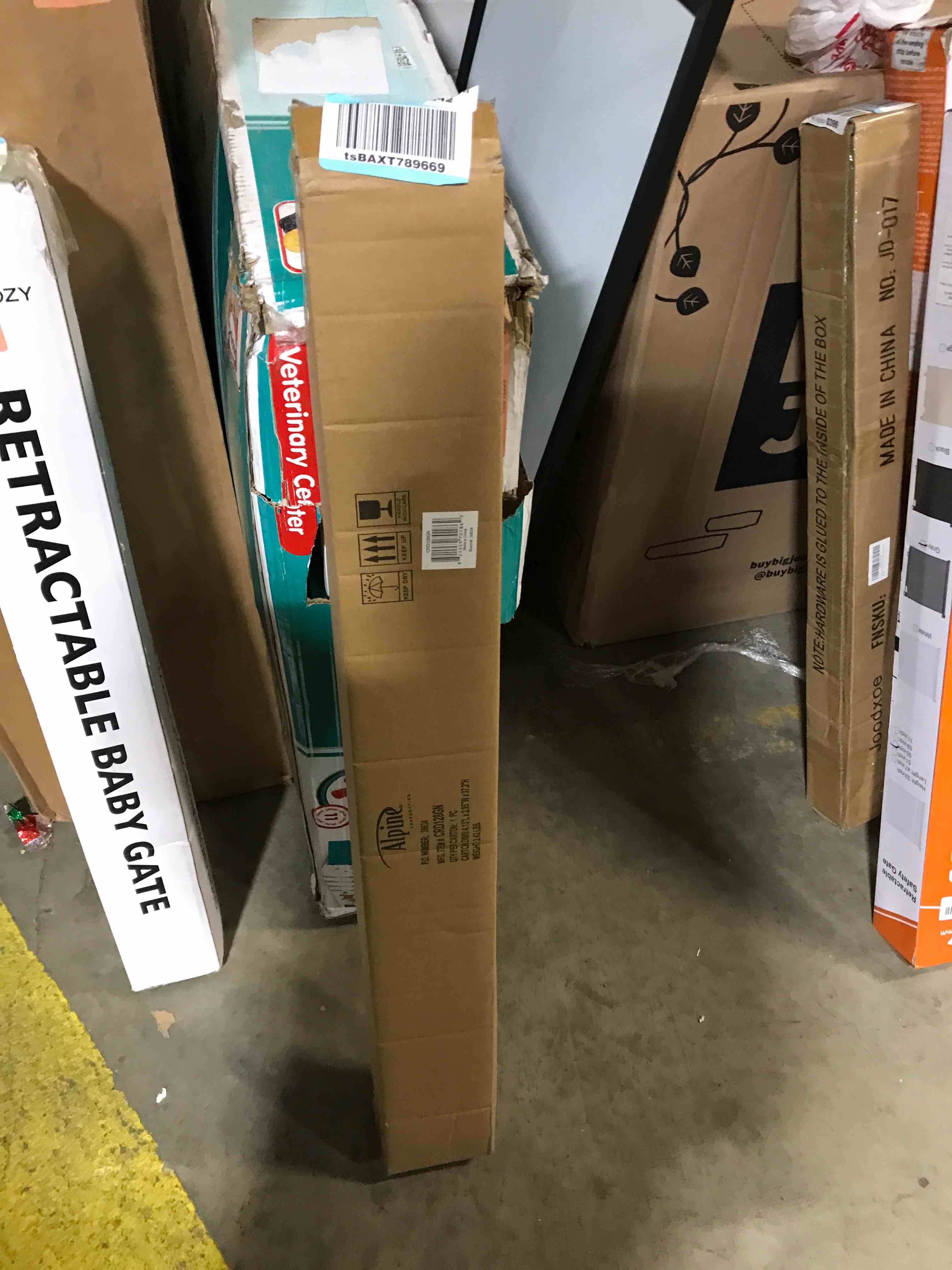 https://s3.amazonaws.com/lotting-images-prod/bidfta/RED5689426_1706732124295.jpeg