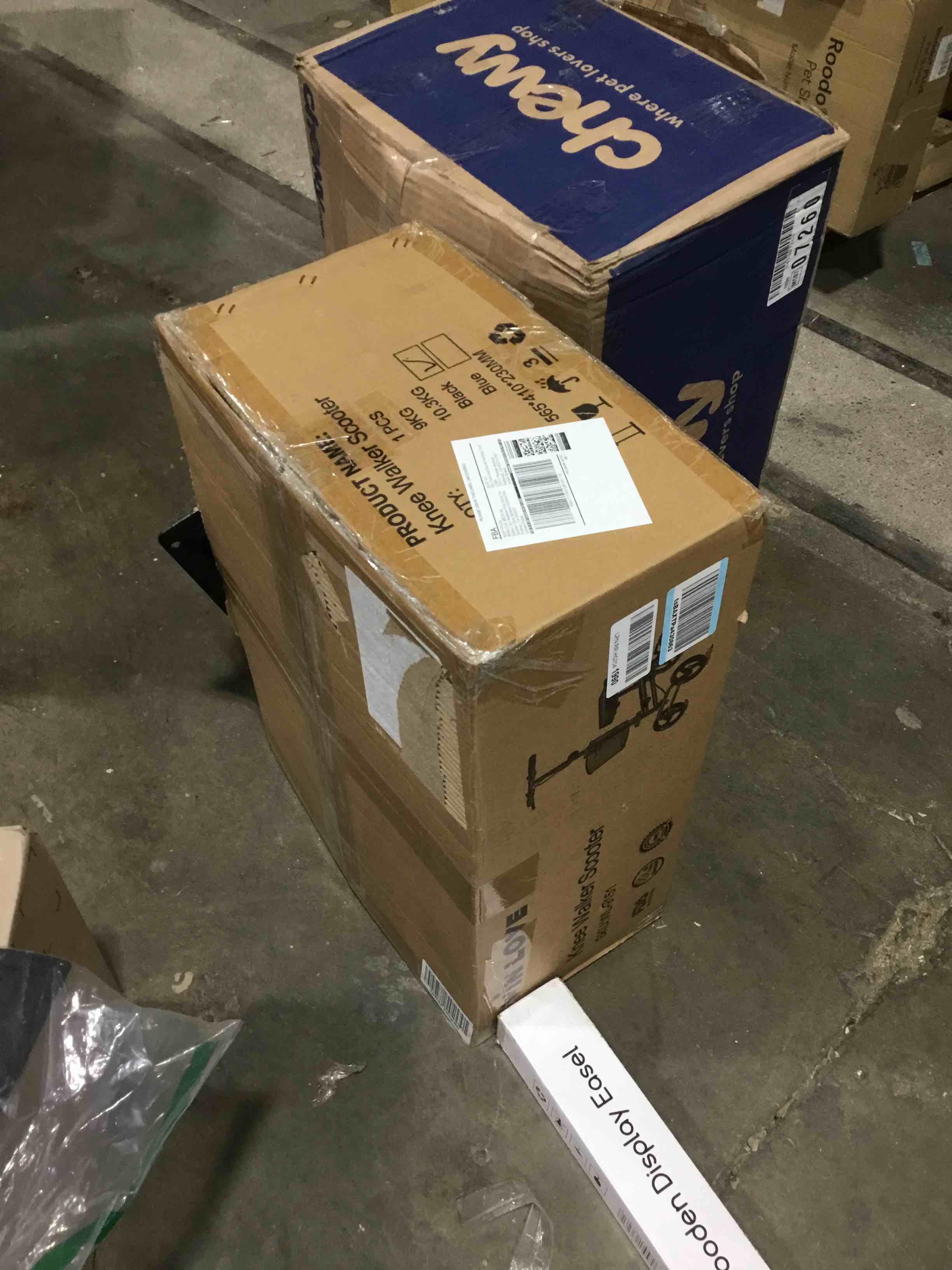 https://s3.amazonaws.com/lotting-images-prod/bidfta/RED5690268_1704744037789.jpeg