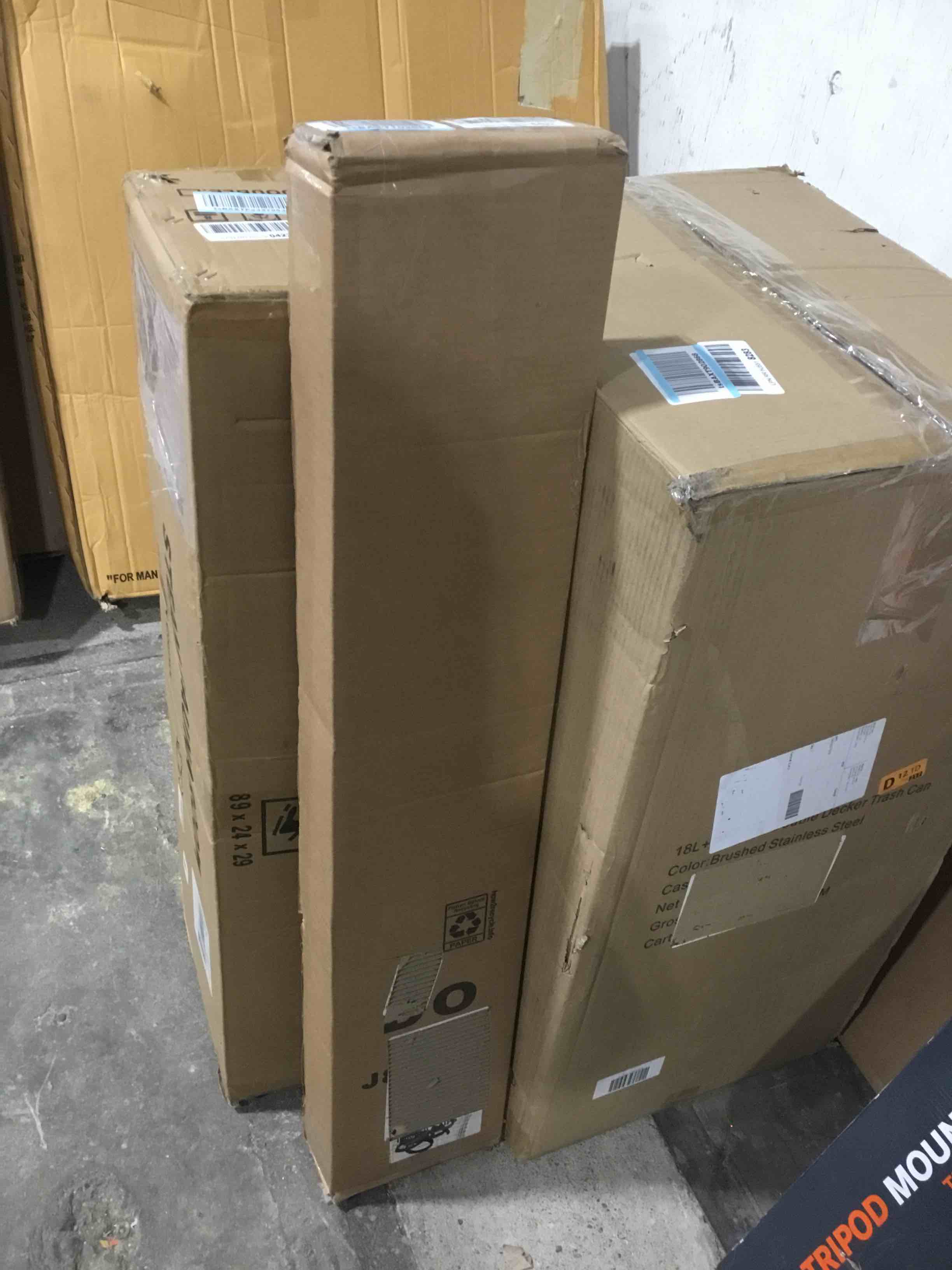 https://s3.amazonaws.com/lotting-images-prod/bidfta/RED5690772_1704919540047.jpeg