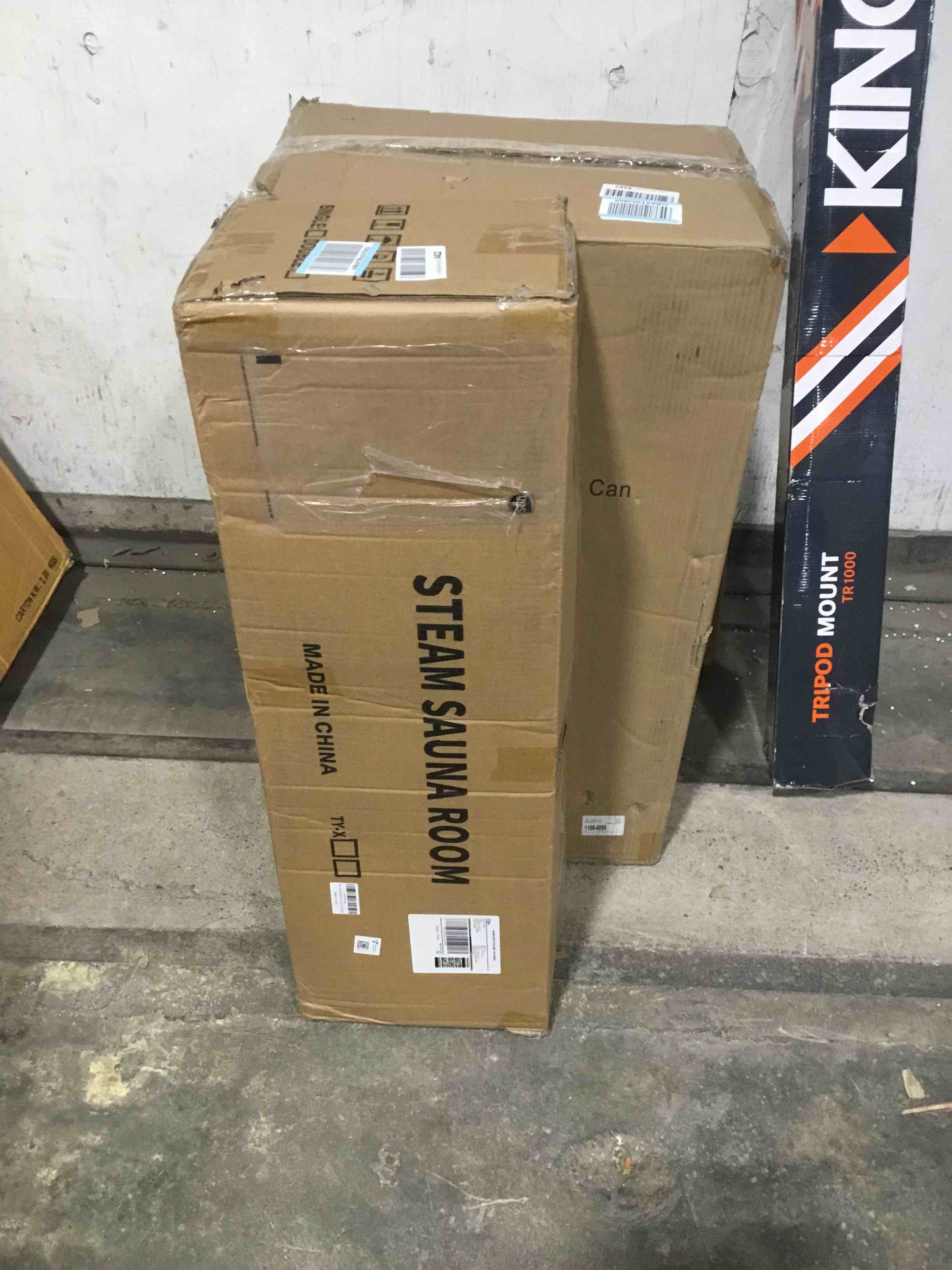 https://s3.amazonaws.com/lotting-images-prod/bidfta/RED5690773_1704919599138.jpeg