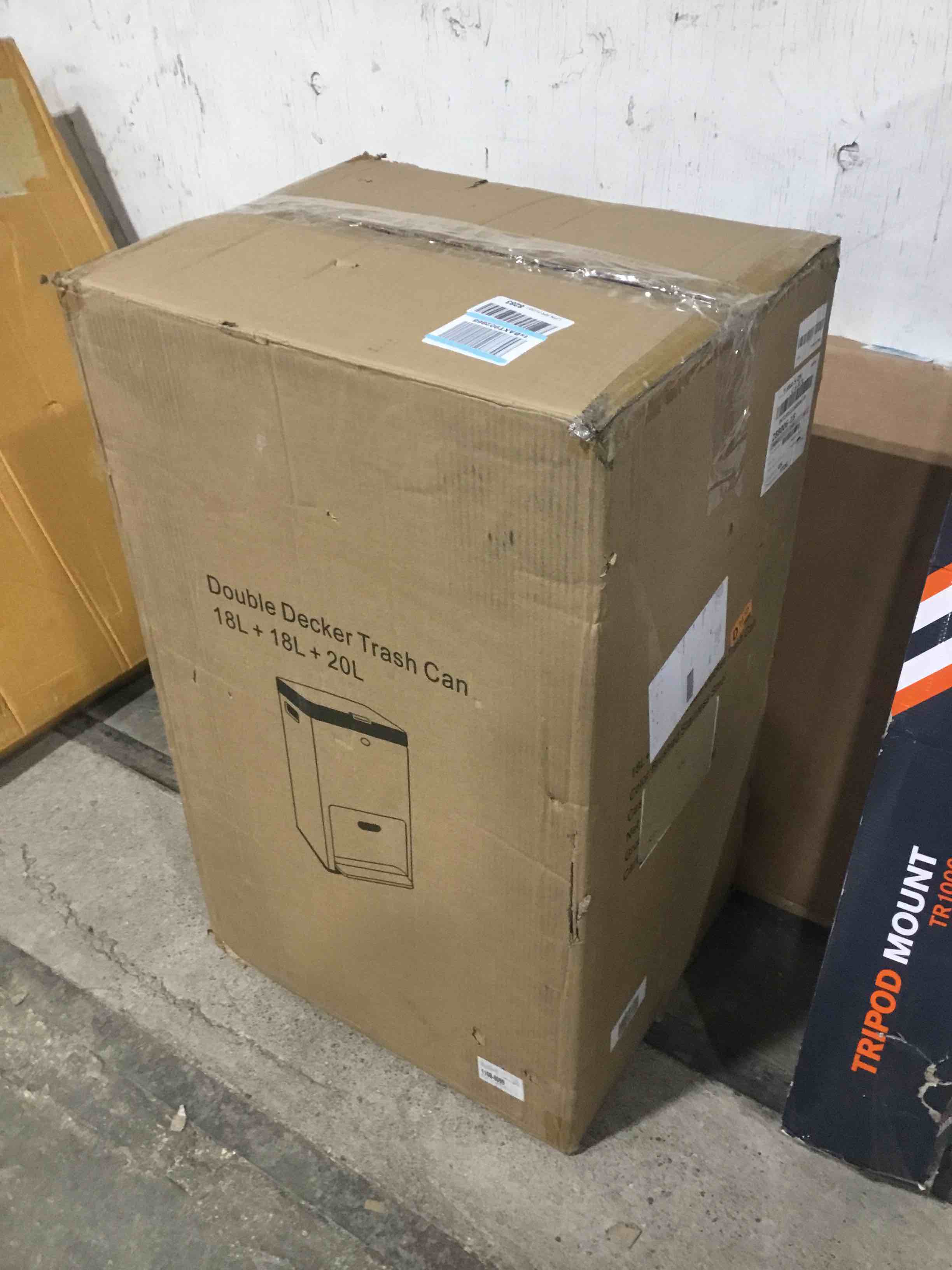 https://s3.amazonaws.com/lotting-images-prod/bidfta/RED5690774_1704919635240.jpeg