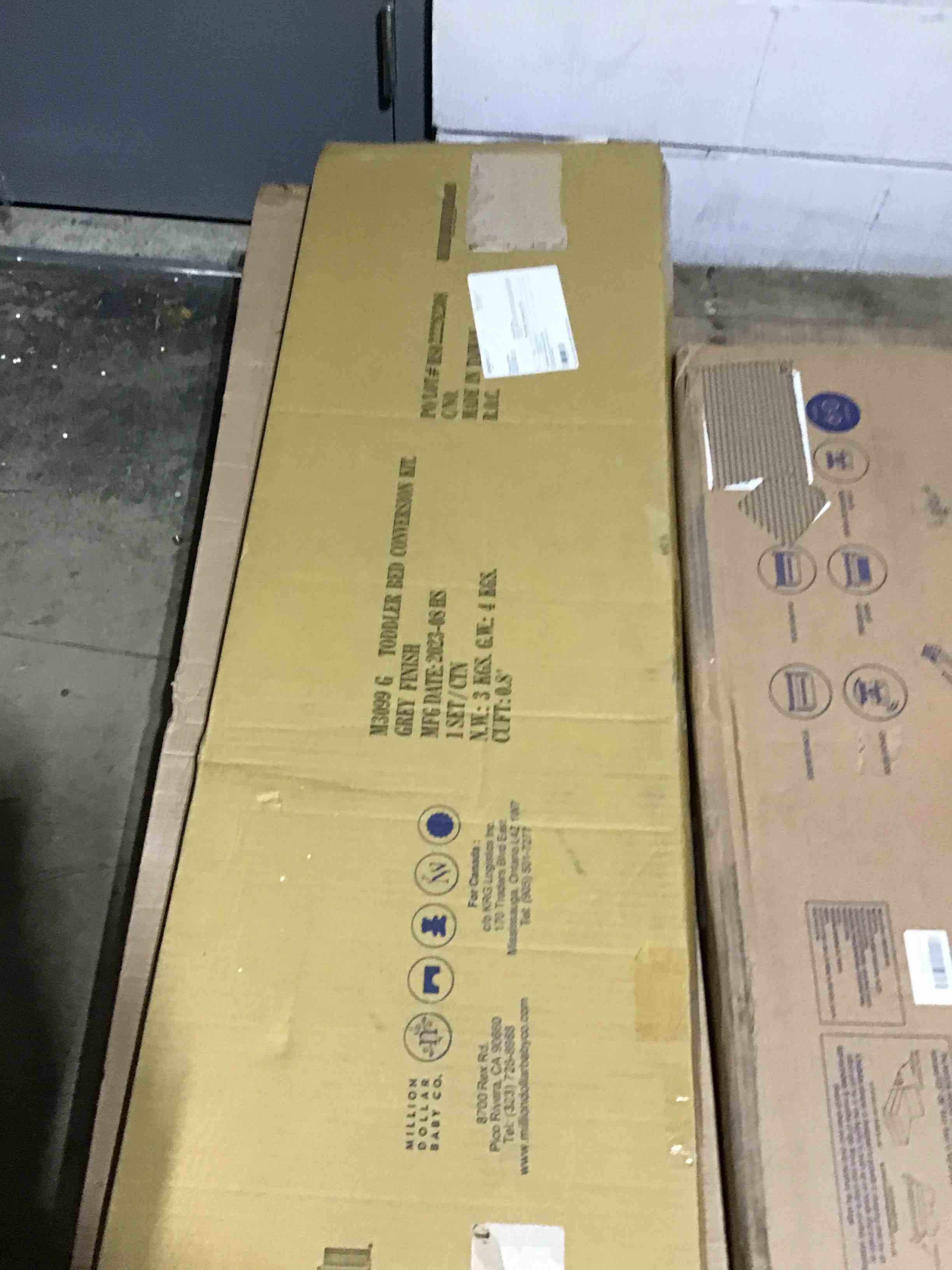 https://s3.amazonaws.com/lotting-images-prod/bidfta/RED5693535_1708111886933.jpeg