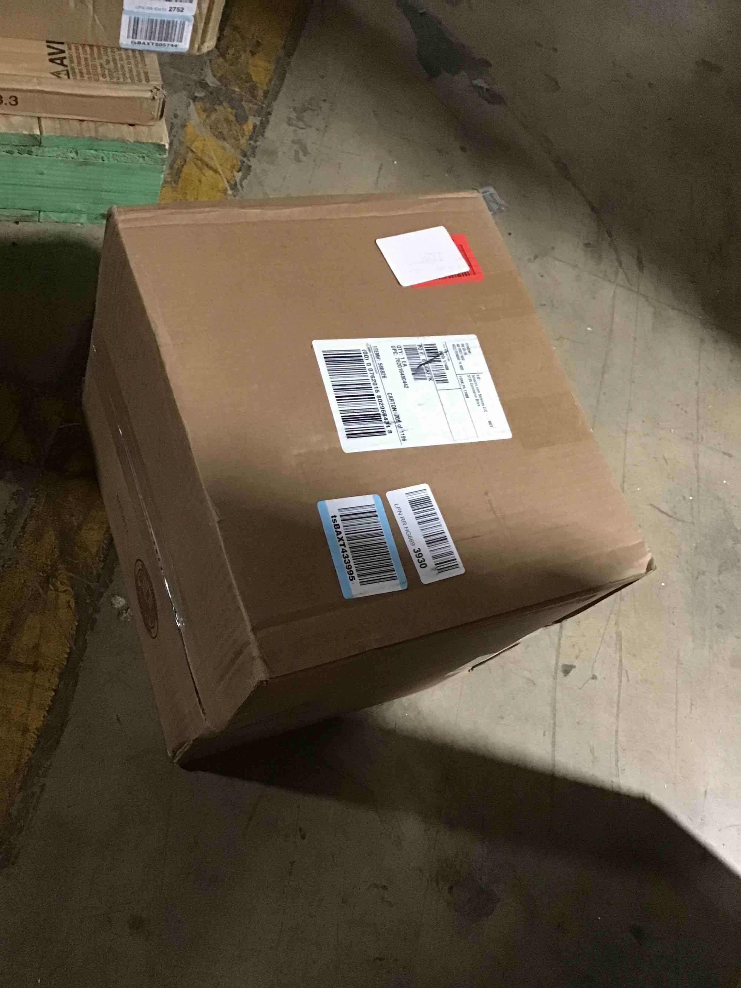 https://s3.amazonaws.com/lotting-images-prod/bidfta/RED5694167_1709243178638.jpeg