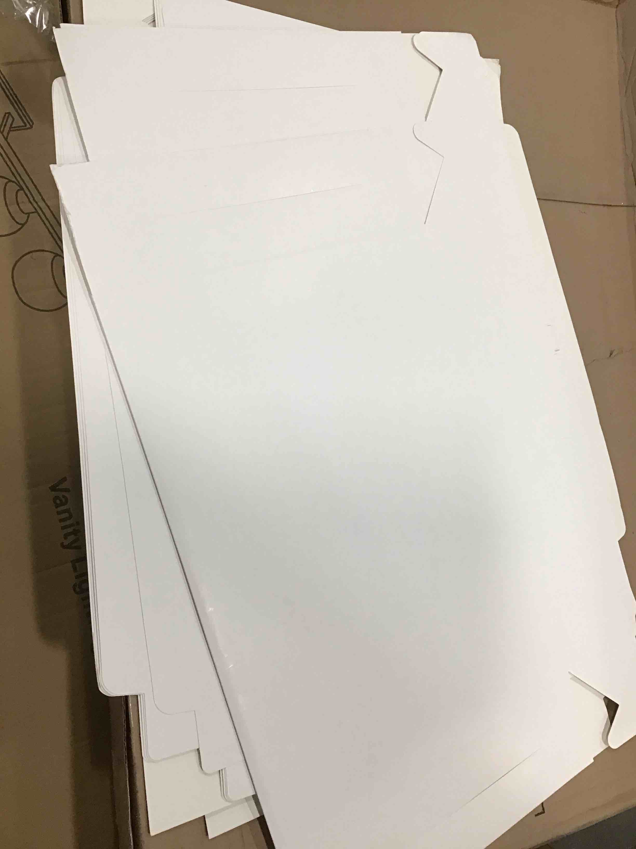 https://s3.amazonaws.com/lotting-images-prod/bidfta/RED5696119_1706018985267.jpeg