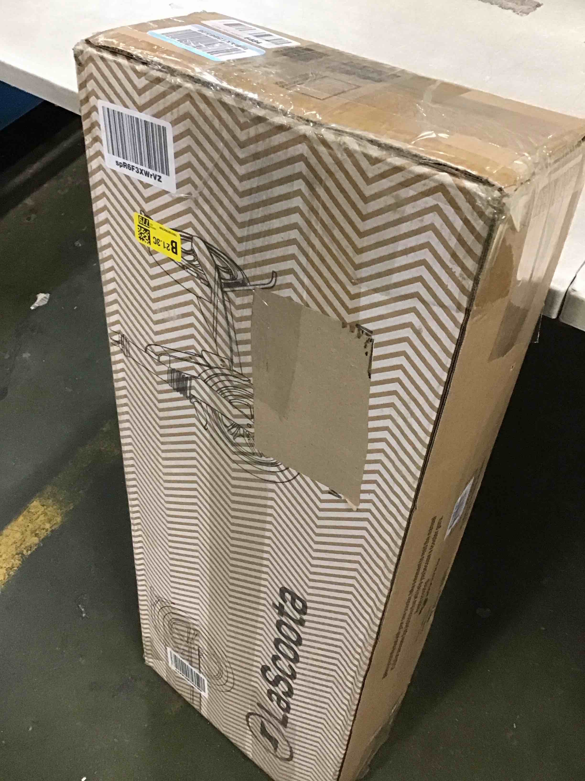 https://s3.amazonaws.com/lotting-images-prod/bidfta/RED5696509_1706130422873.jpeg