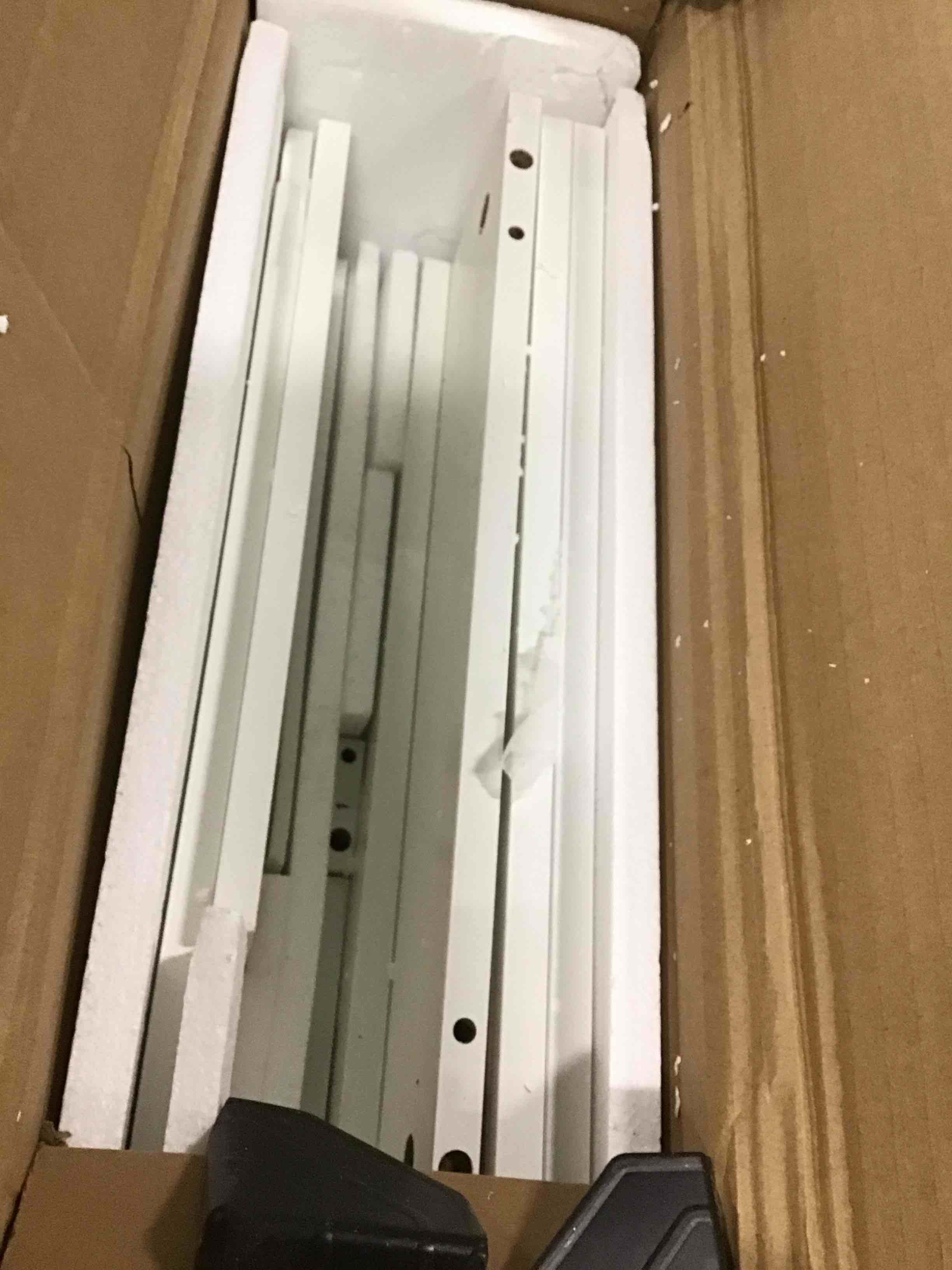 https://s3.amazonaws.com/lotting-images-prod/bidfta/RED5697434_1706632043838.jpeg