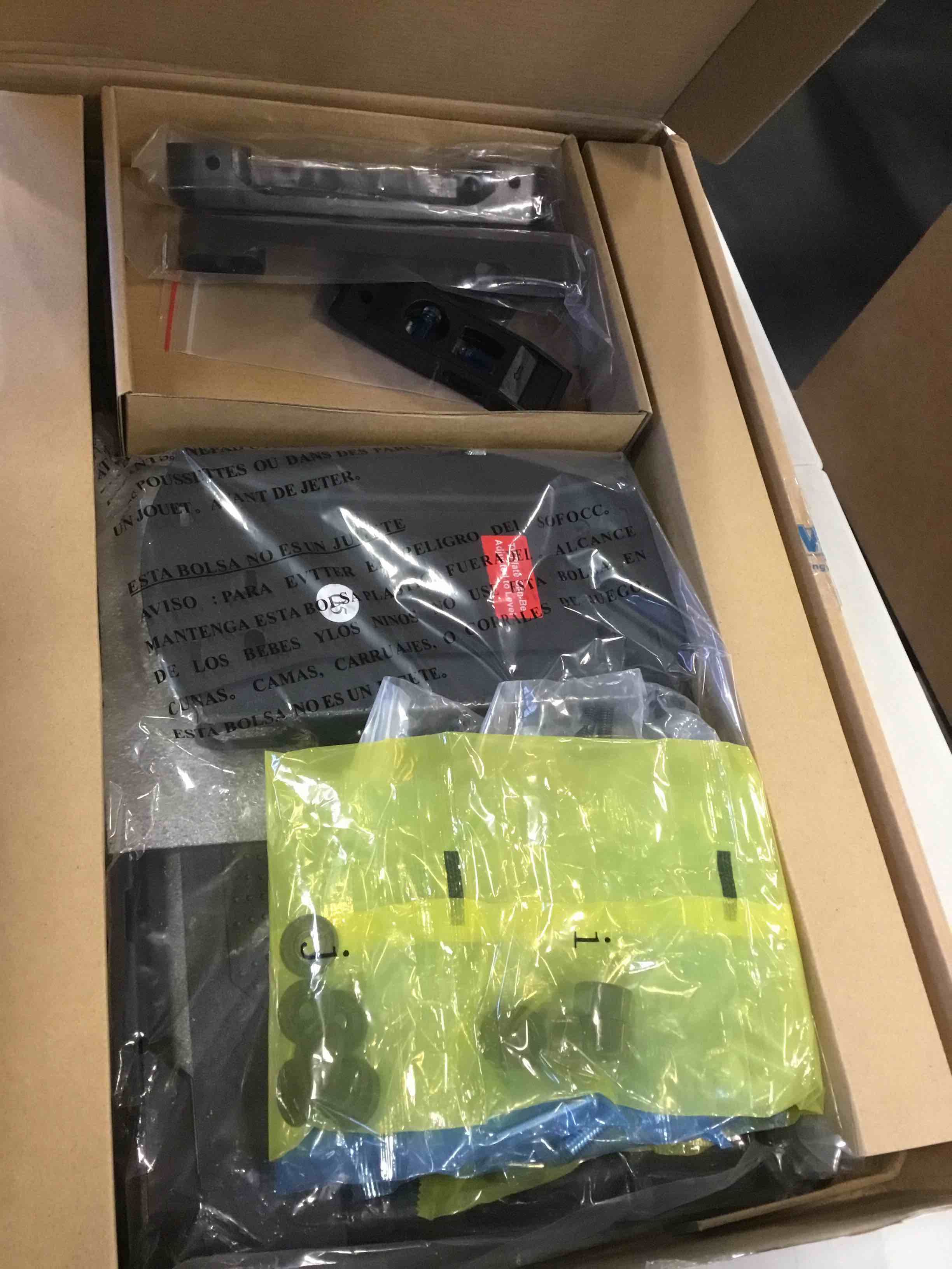 https://s3.amazonaws.com/lotting-images-prod/bidfta/RED5697593_1706797461878.jpeg