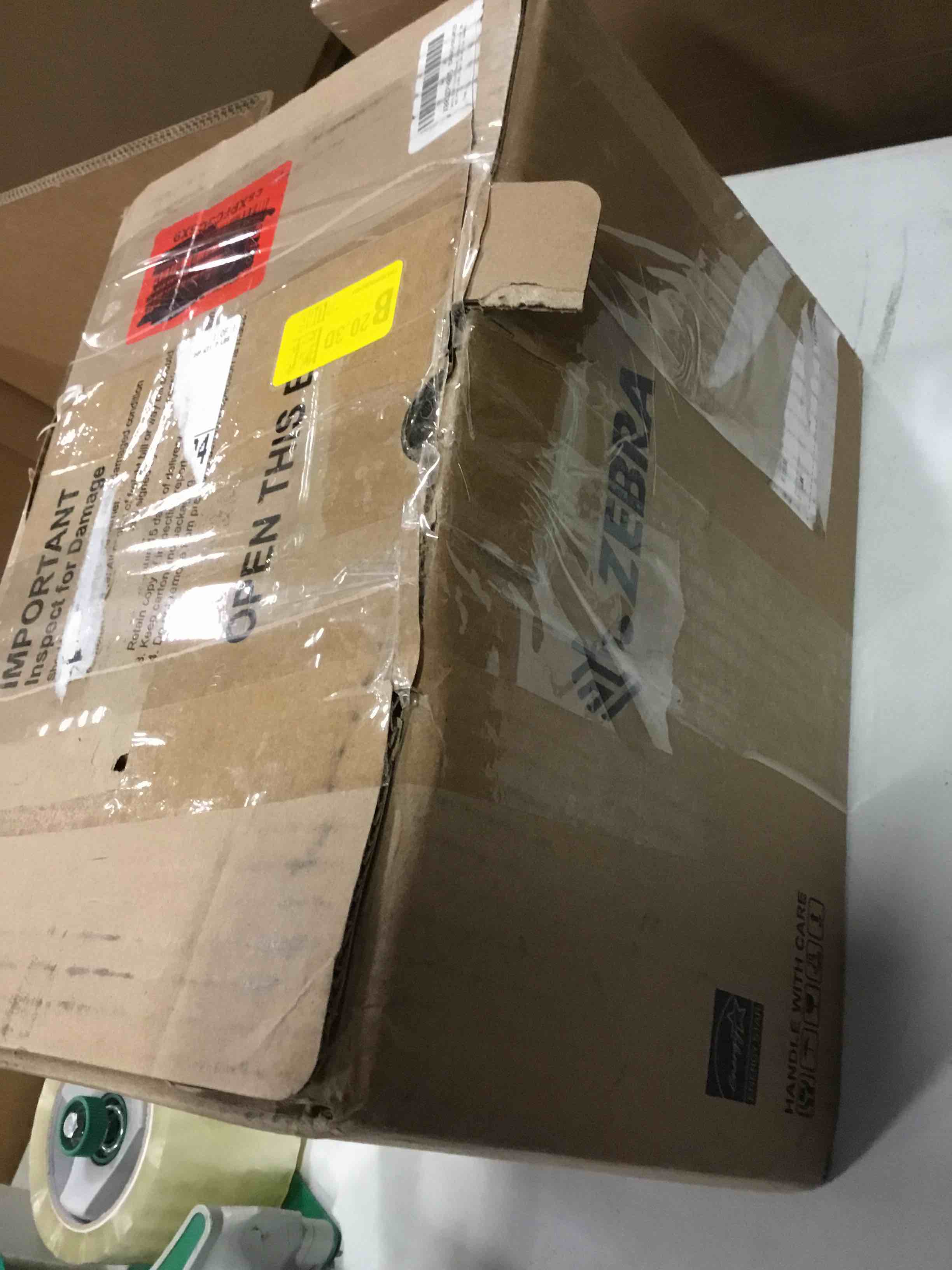 https://s3.amazonaws.com/lotting-images-prod/bidfta/RED5697838_1706876114894.jpeg