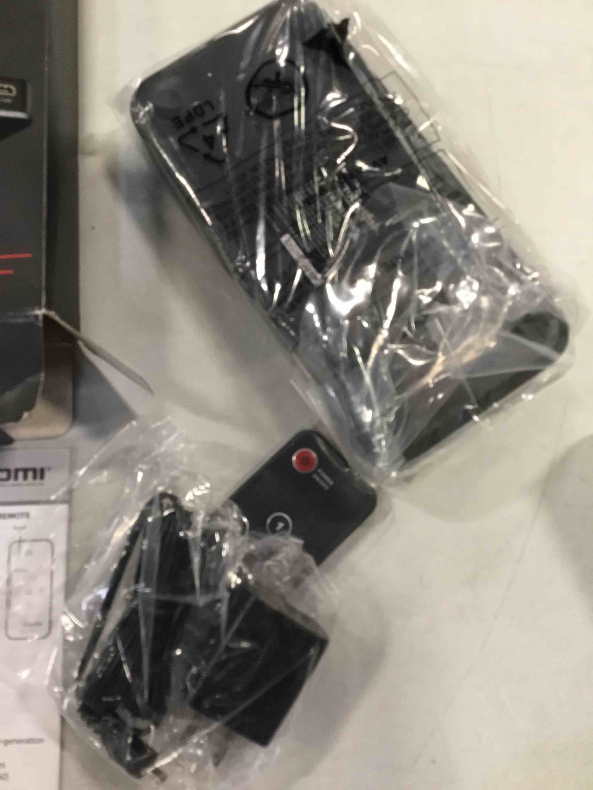 https://s3.amazonaws.com/lotting-images-prod/bidfta/RED5698042_1706904771772.jpeg